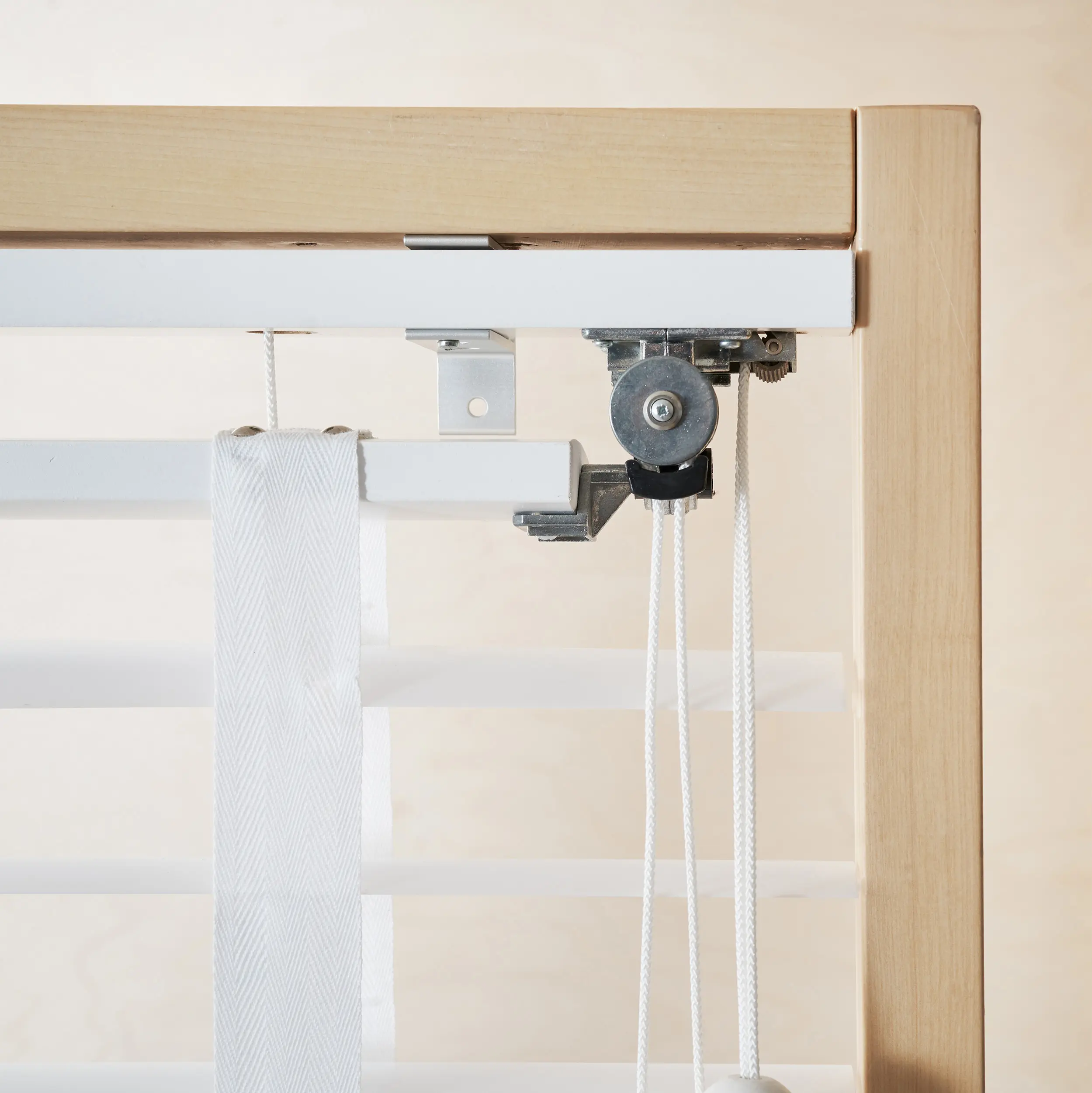 Ann Idstein - Venetian Blinds | Transluzente Jalousien