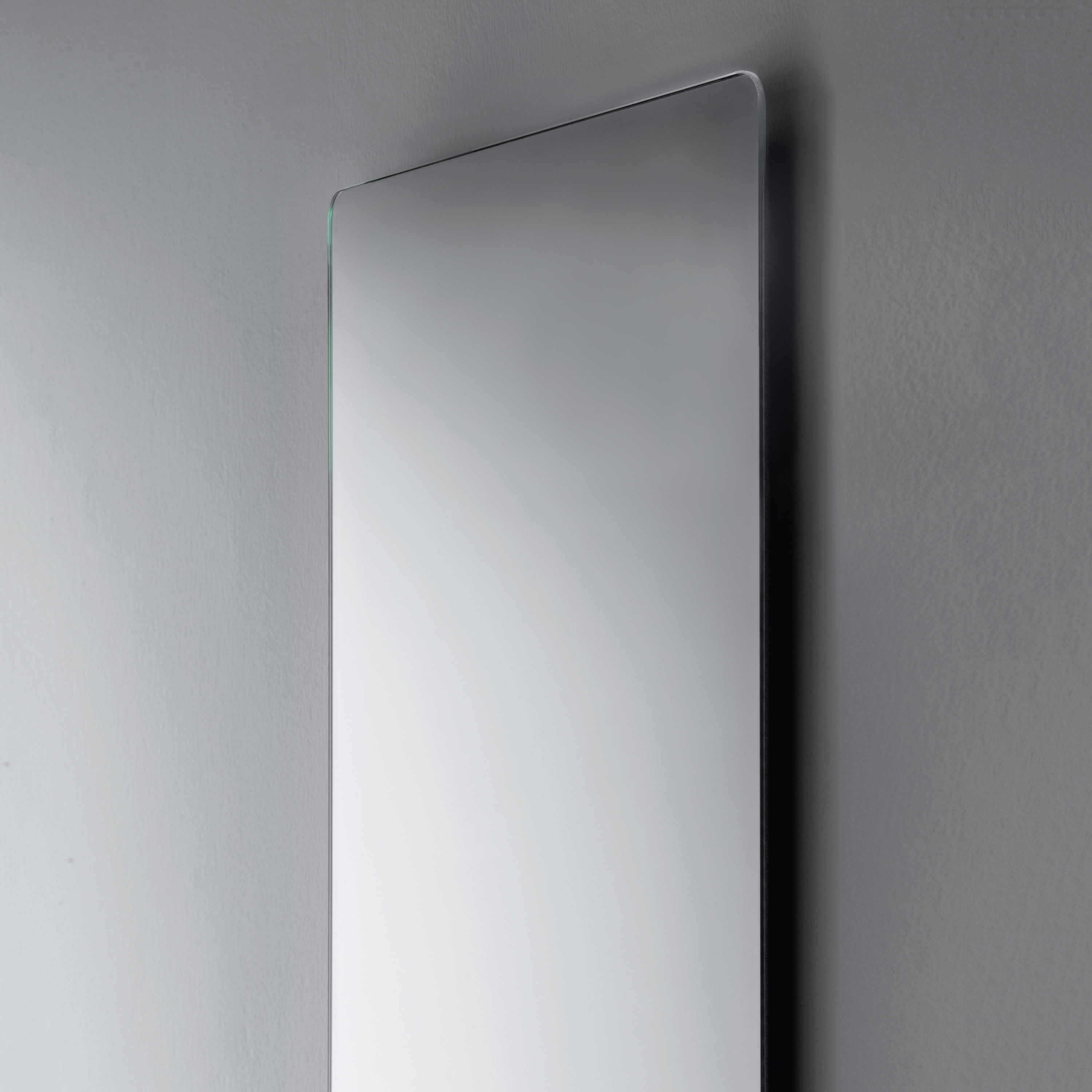 Mostra il prodotto Polished Edge Mirrors With Rounded Corners Thick 2.5 Cm del produttore Falper