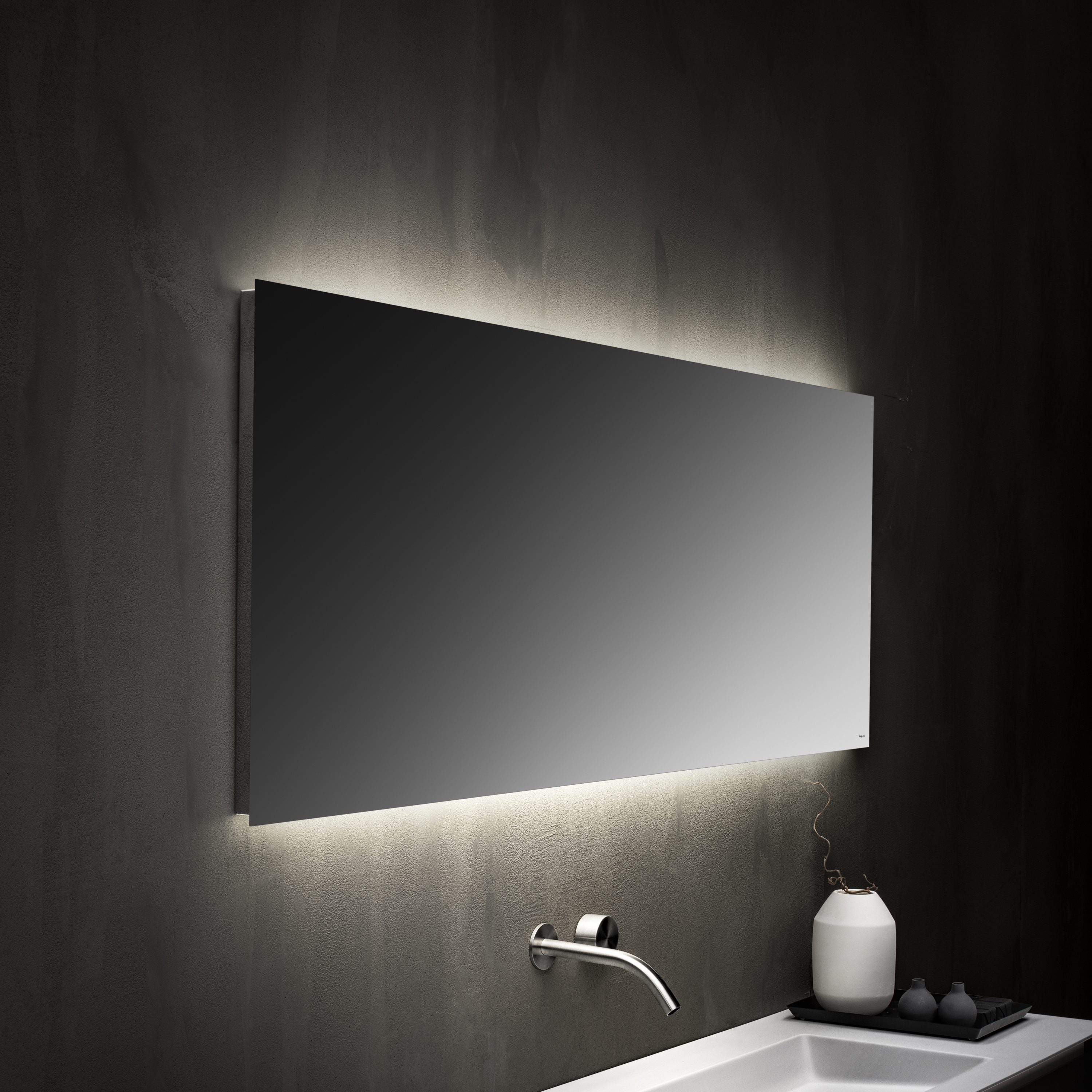 Mostra il prodotto Mirrors With Straight Edges With Led Back Lighting del produttore Falper