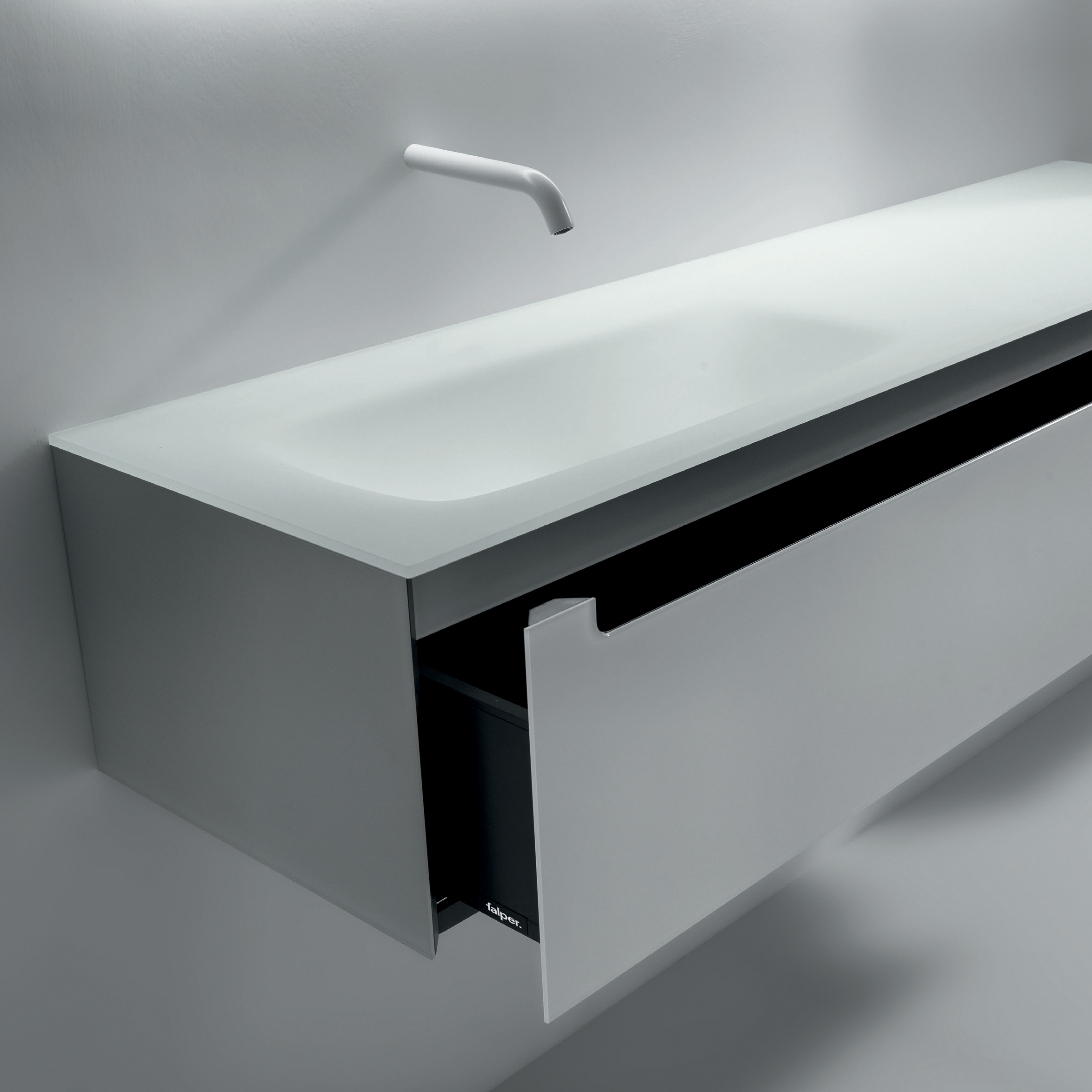 Vertoon produk Edge Glass van vervaardiger Falper