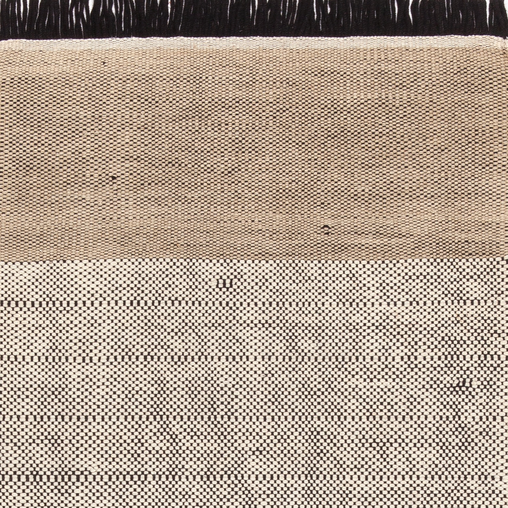 Mostra il prodotto Tres Stripes Black del produttore Nanimarquina
