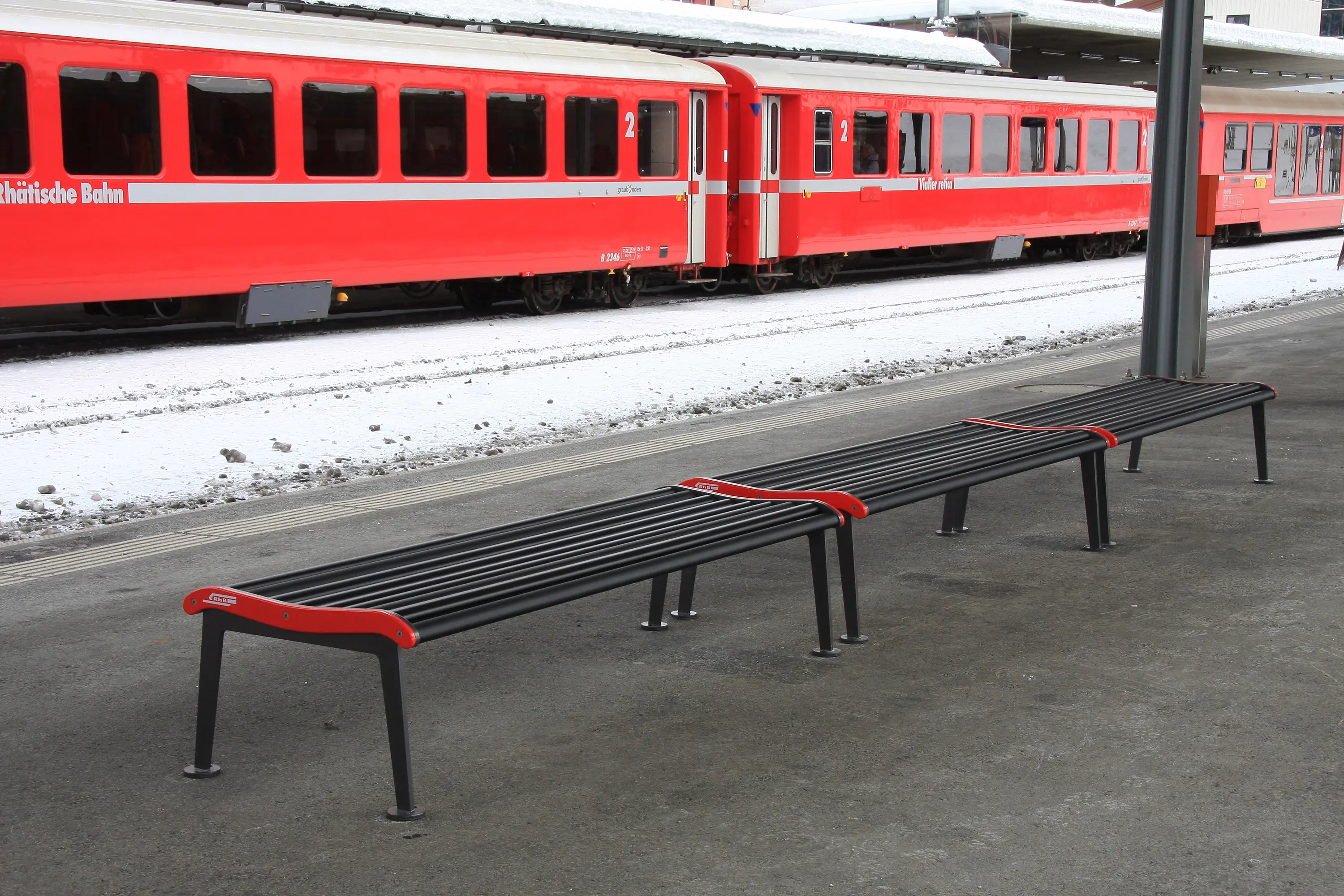 BURRI - RhB Bench with backrest