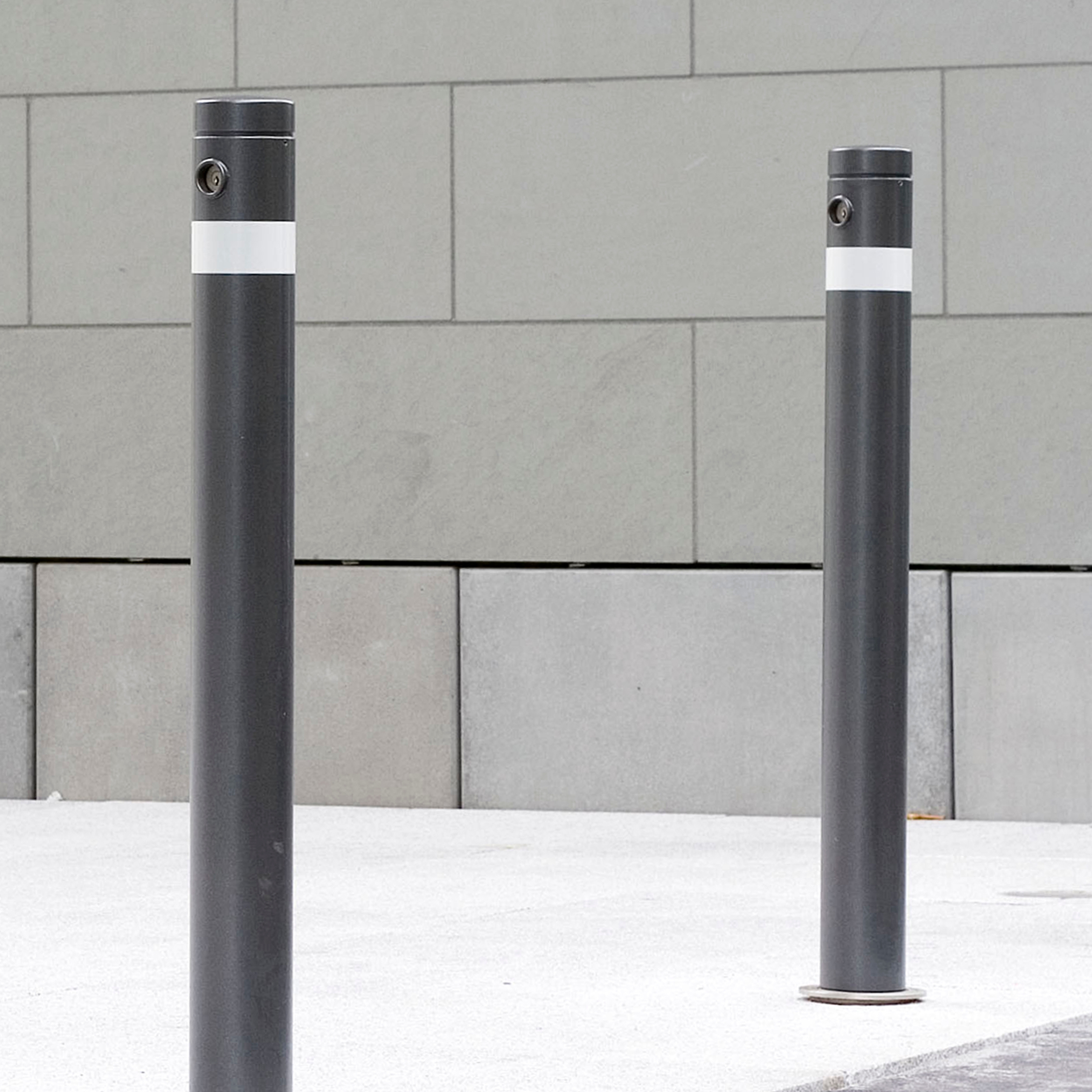 Display product Public Bollard removable barrier post – Uni & Millenium from manufacturer BURRI