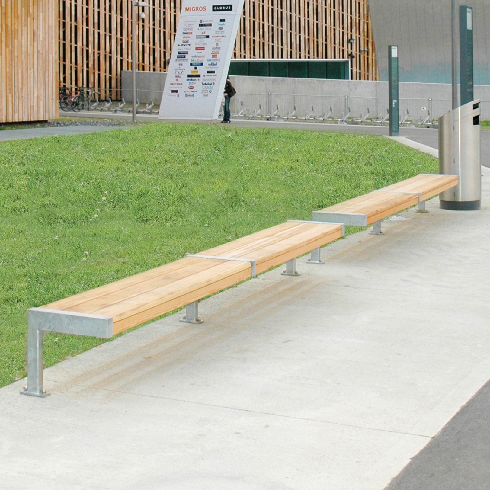 Mostra il prodotto Modern Bench without backrest del produttore BURRI