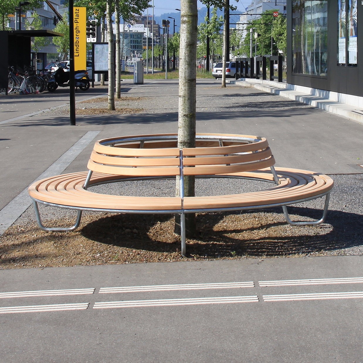 Mostra il prodotto Landi Round Bench with backrest del produttore BURRI