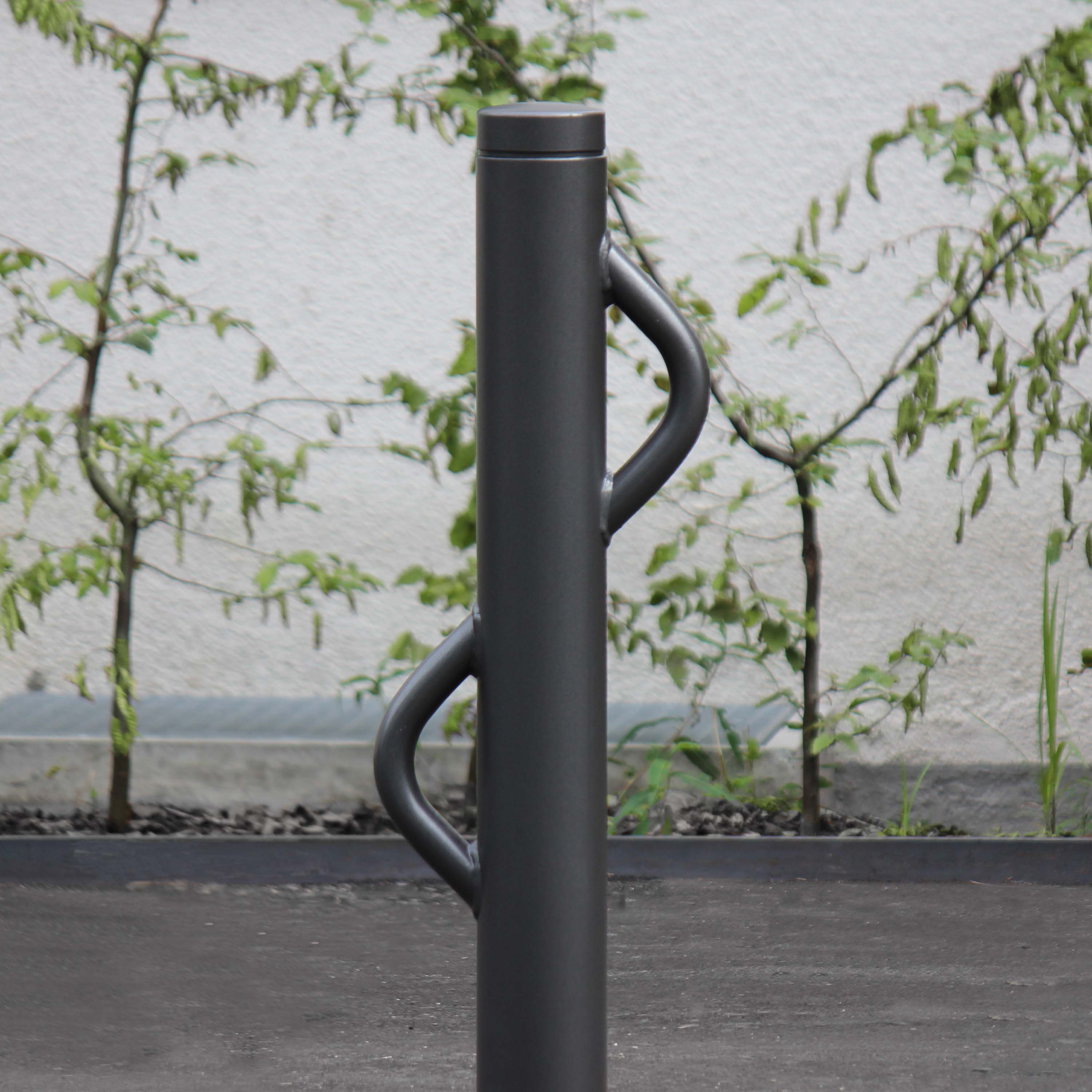 Mostra il prodotto Public Bollard with lock hold del produttore BURRI