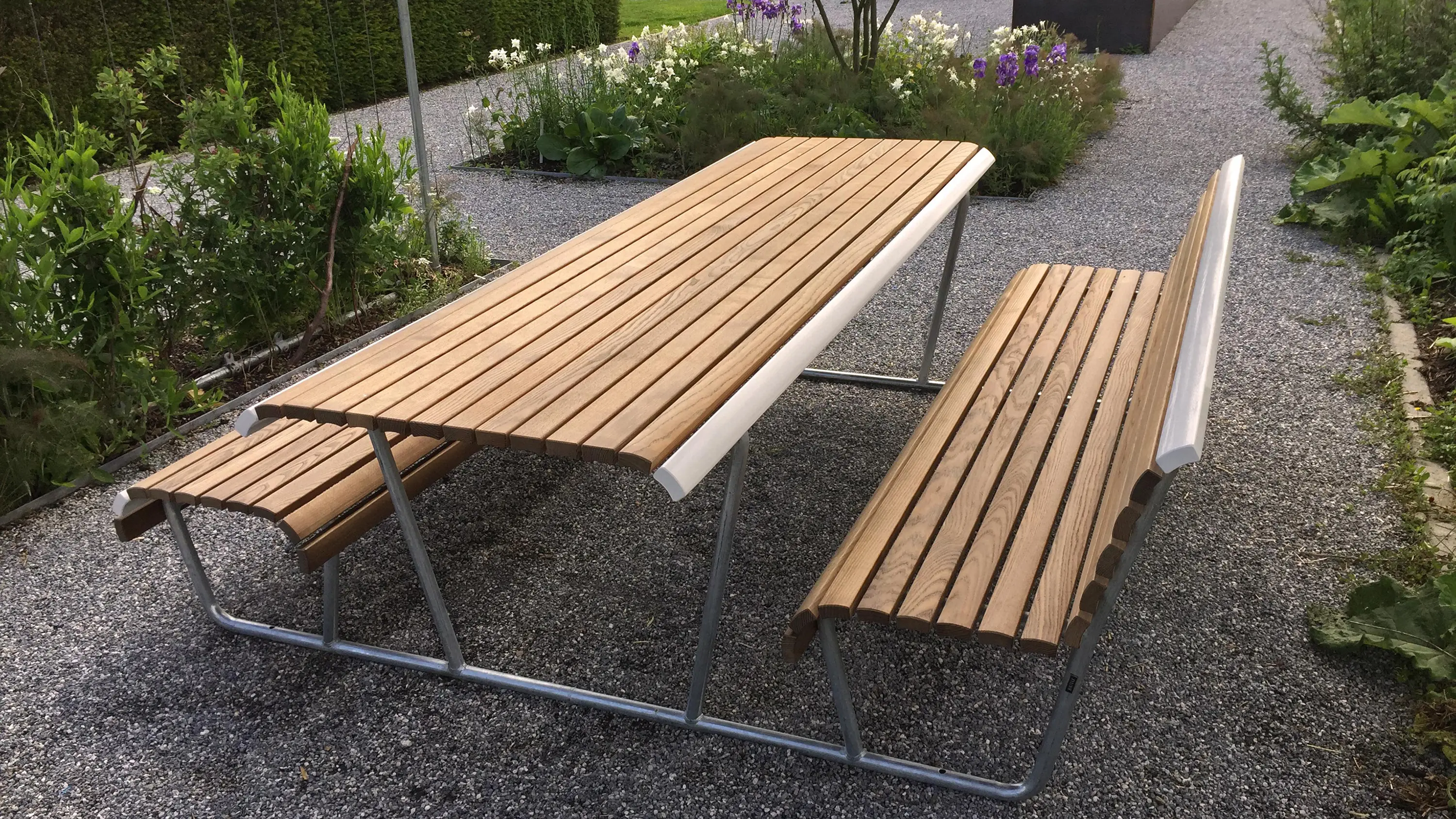 BURRI - Landi Inclusion bench-table-bench combination