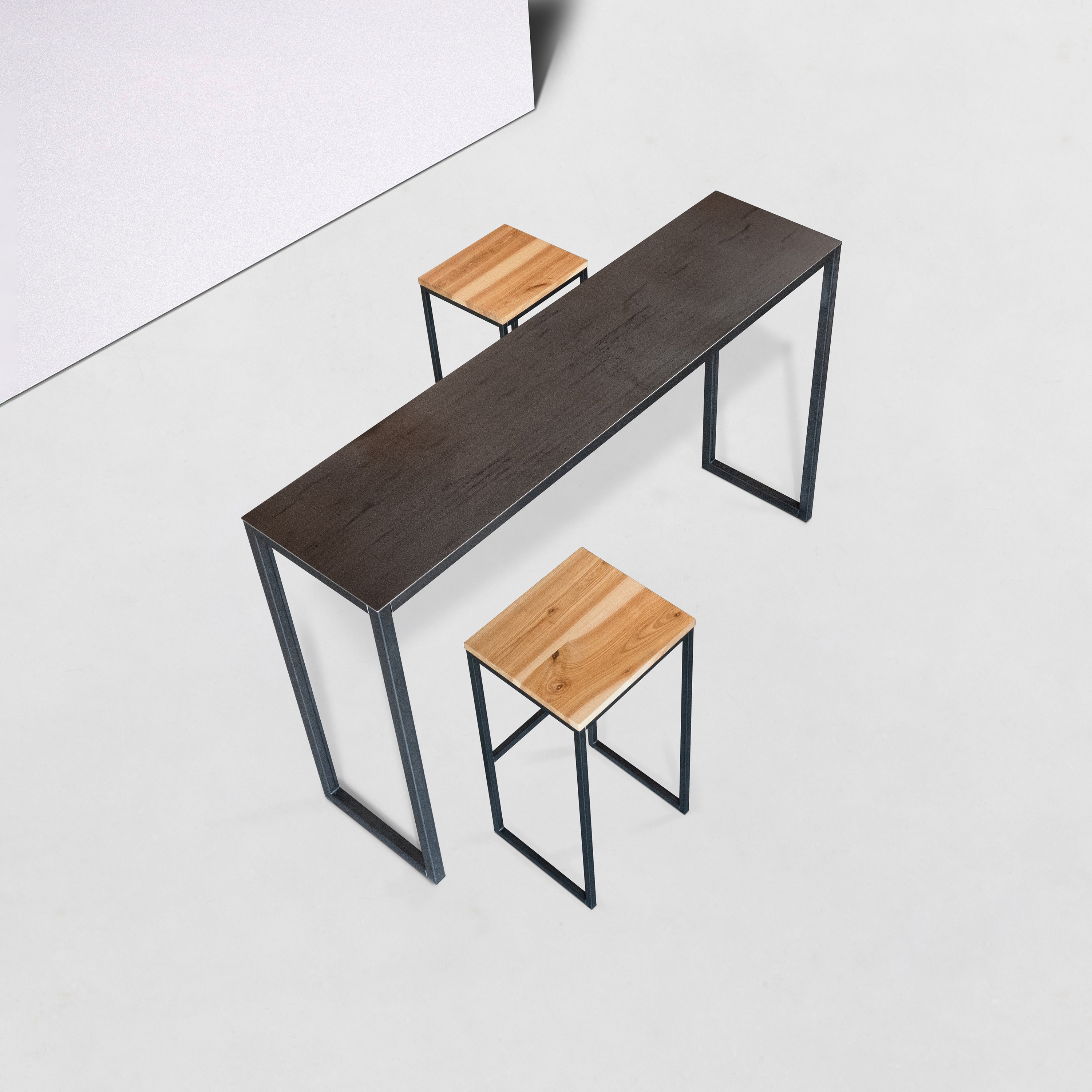 STANDING AND CONSOLE TABLES