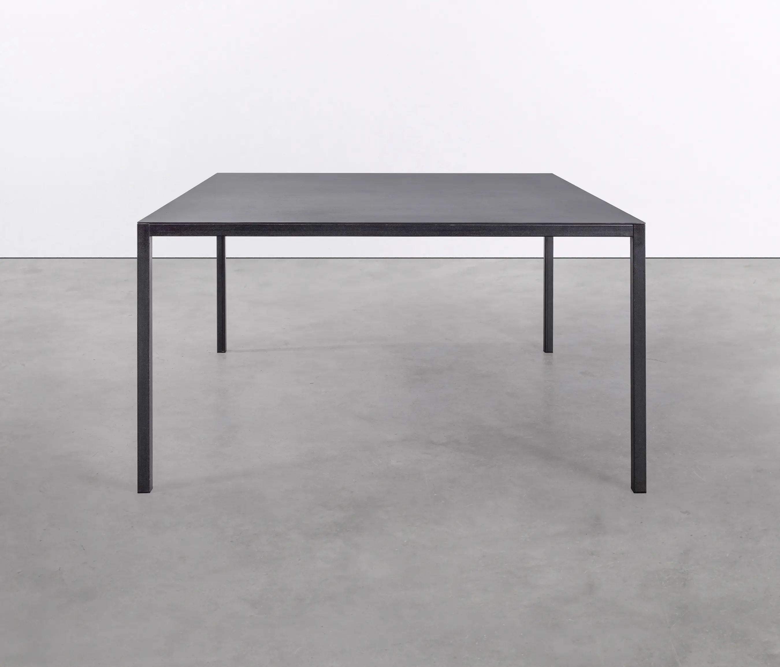 Silvio Rohrmoser - at_04 Table