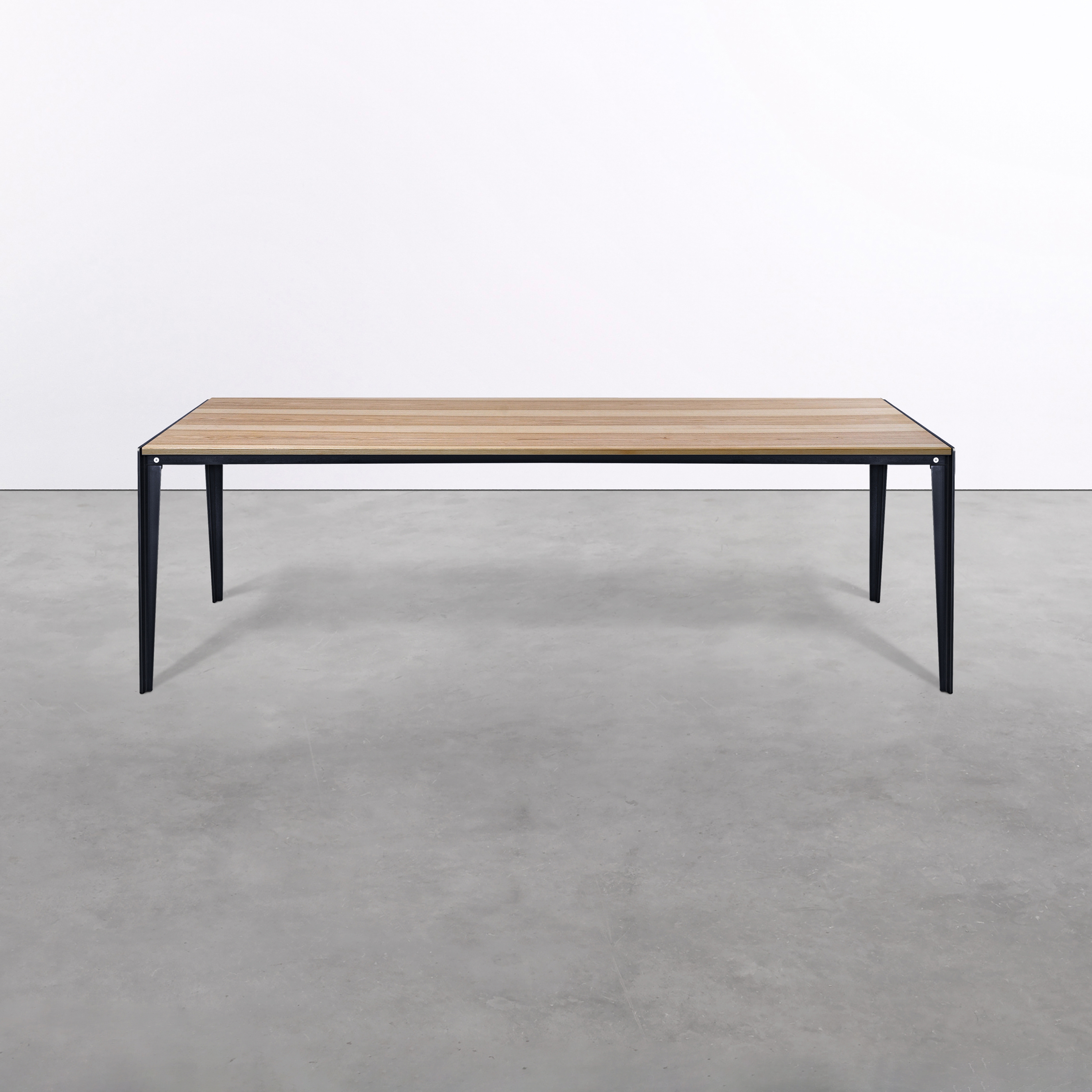at_09 Table