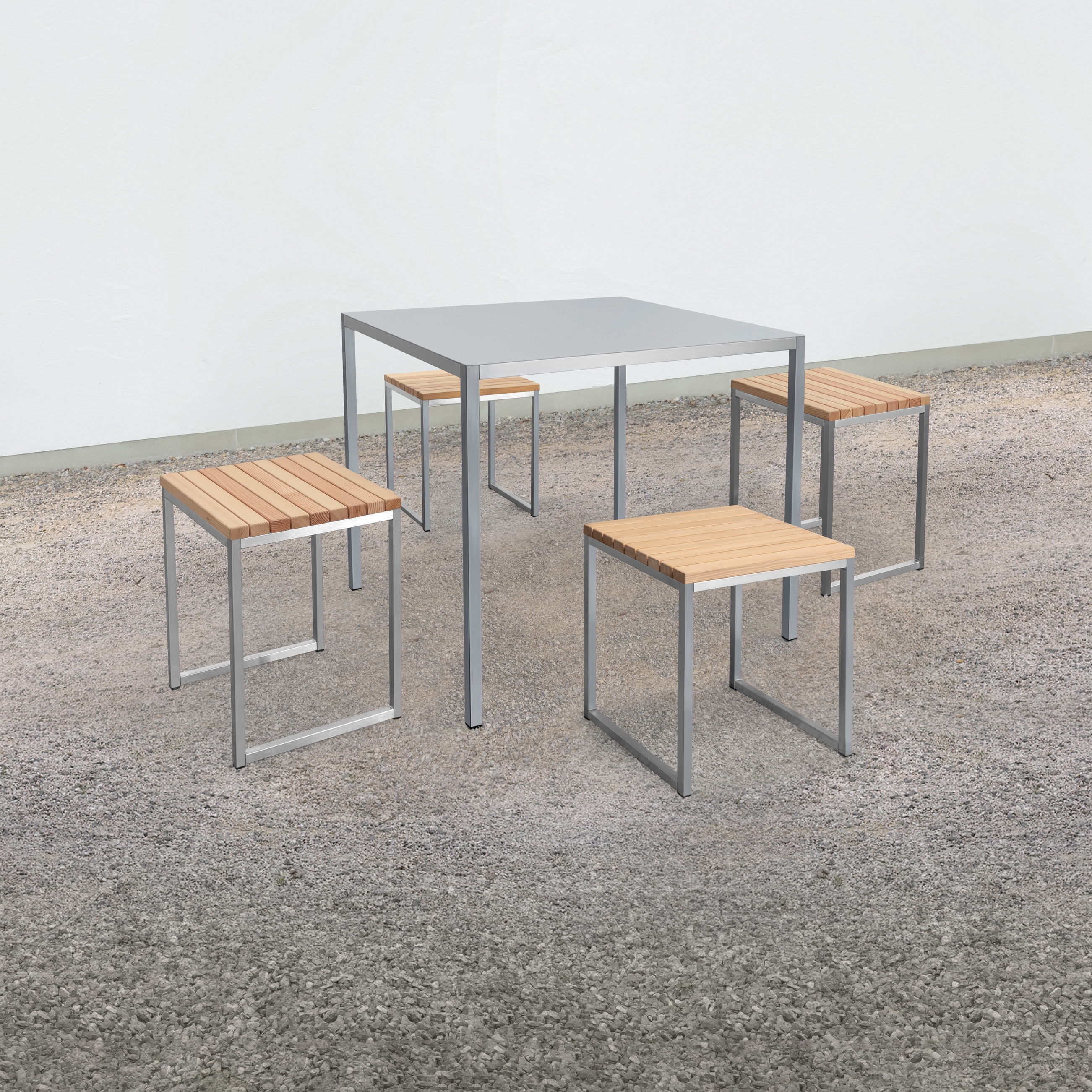 Produkt at_02 Tisch und on_18 Hocker des Herstellers Silvio Rohrmoser anzeigen
