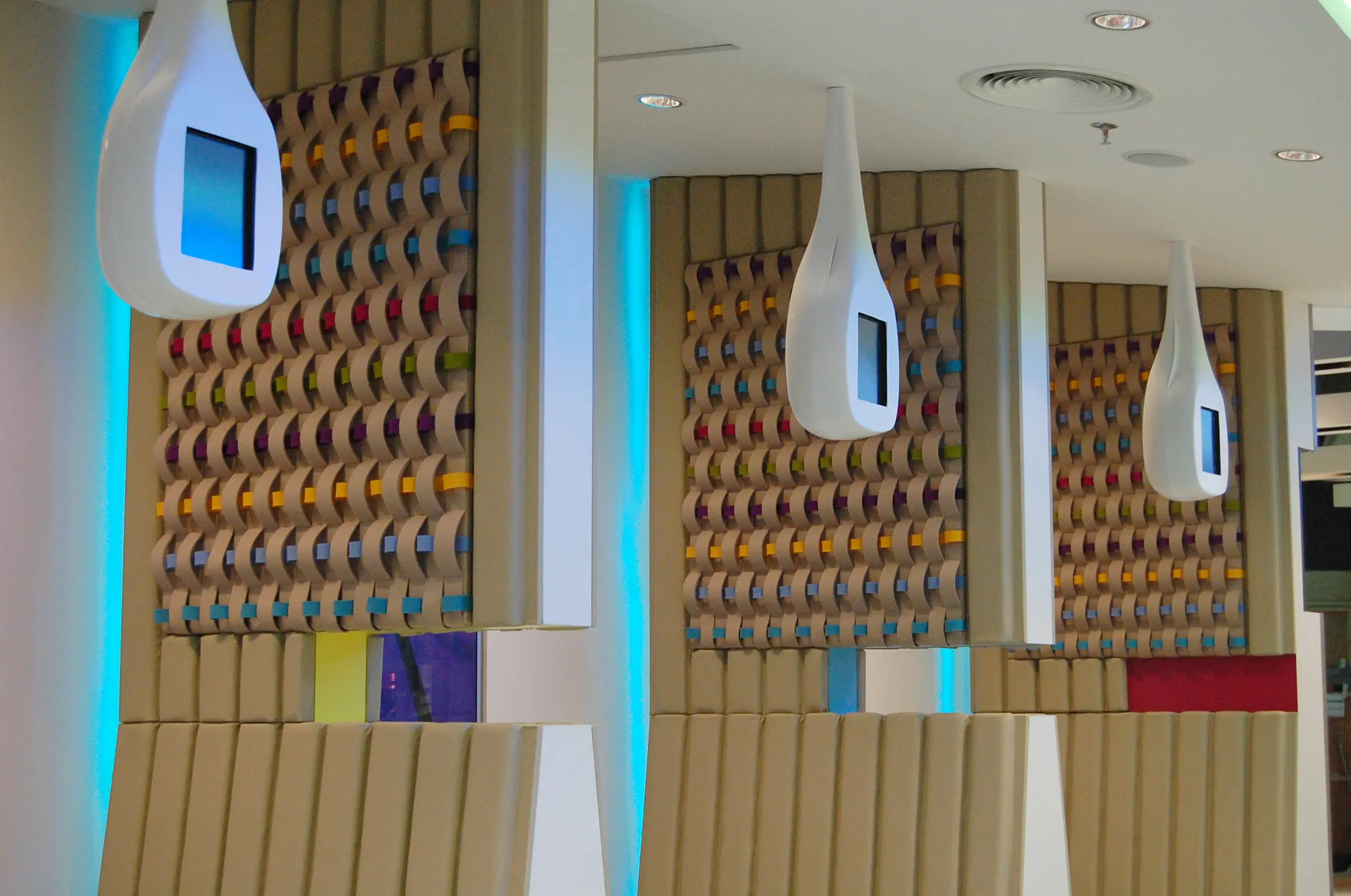 ANNE KYYRÖ QUINN - Loop wall panel