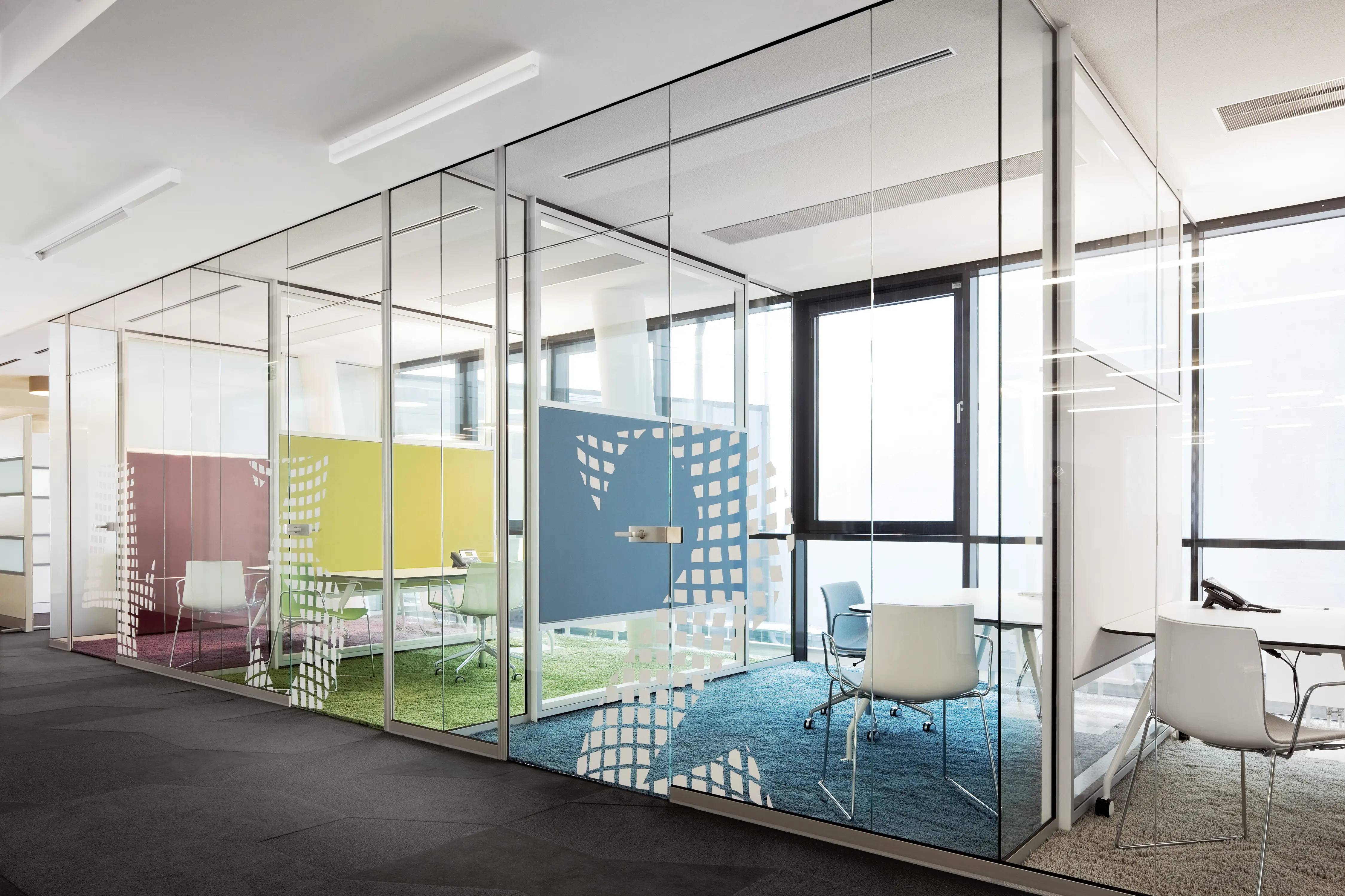 Bene - RG Solid glass wall