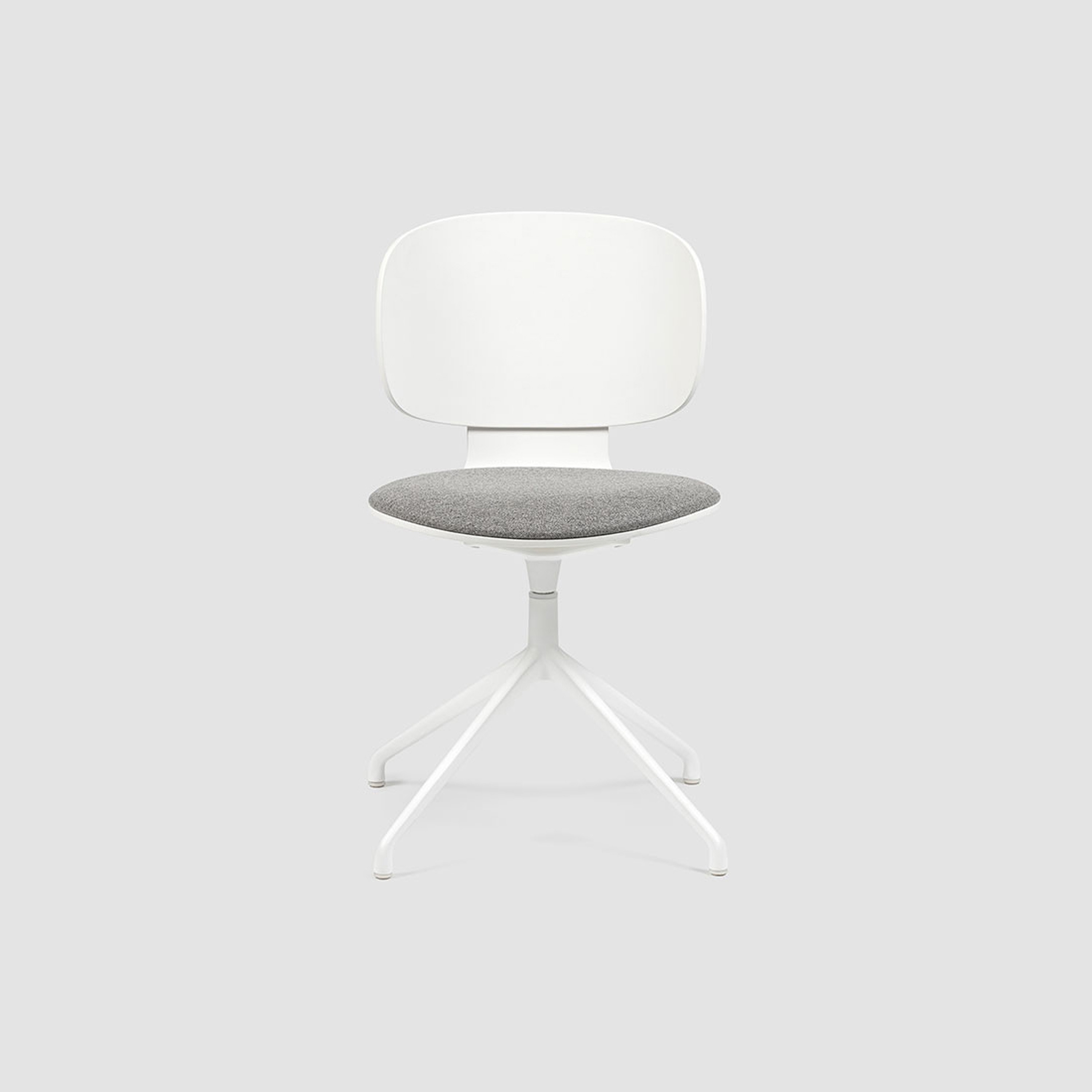 Mostra il prodotto STUDIO Chair with glides del produttore Bene