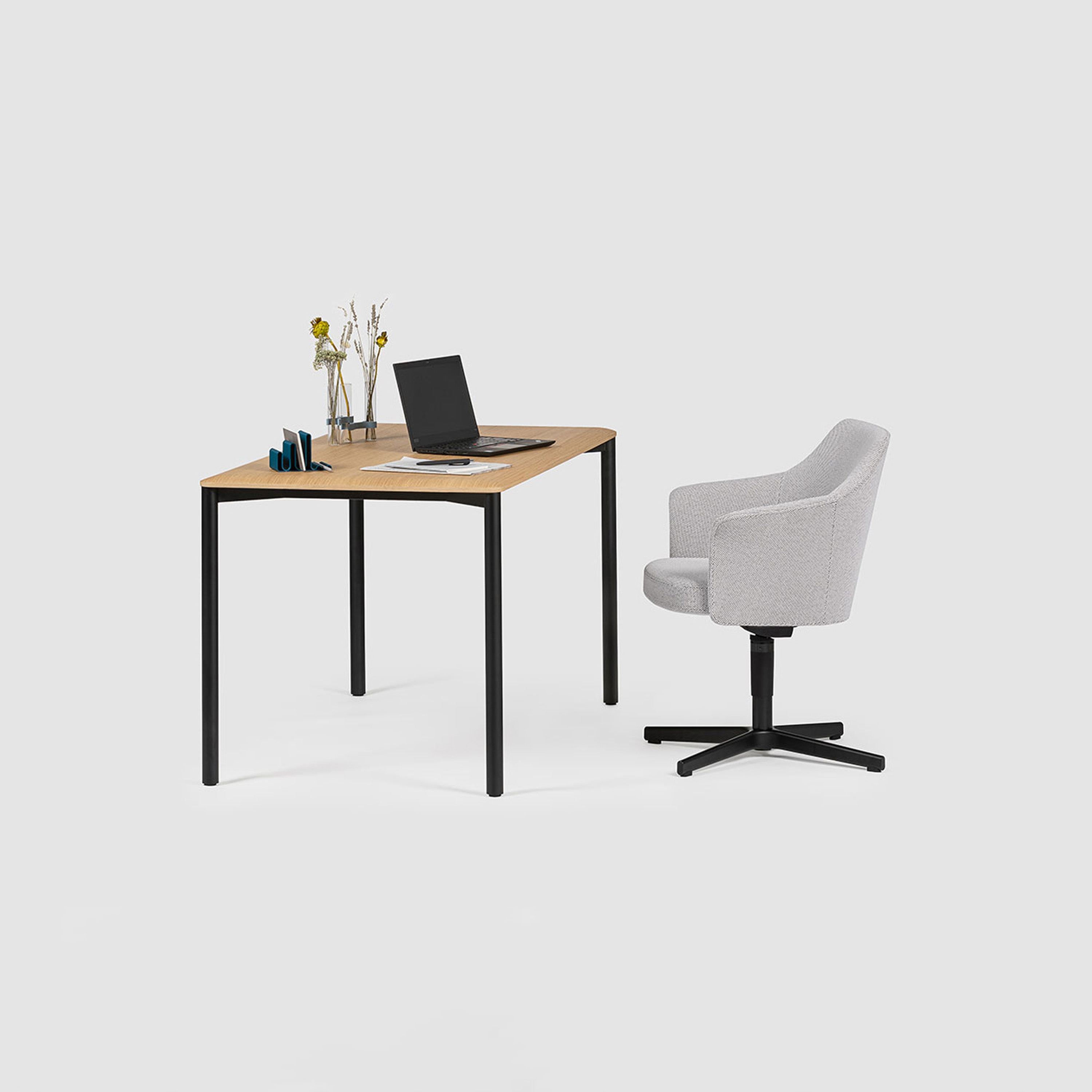 Mostra il prodotto PORTS Table Slim del produttore Bene