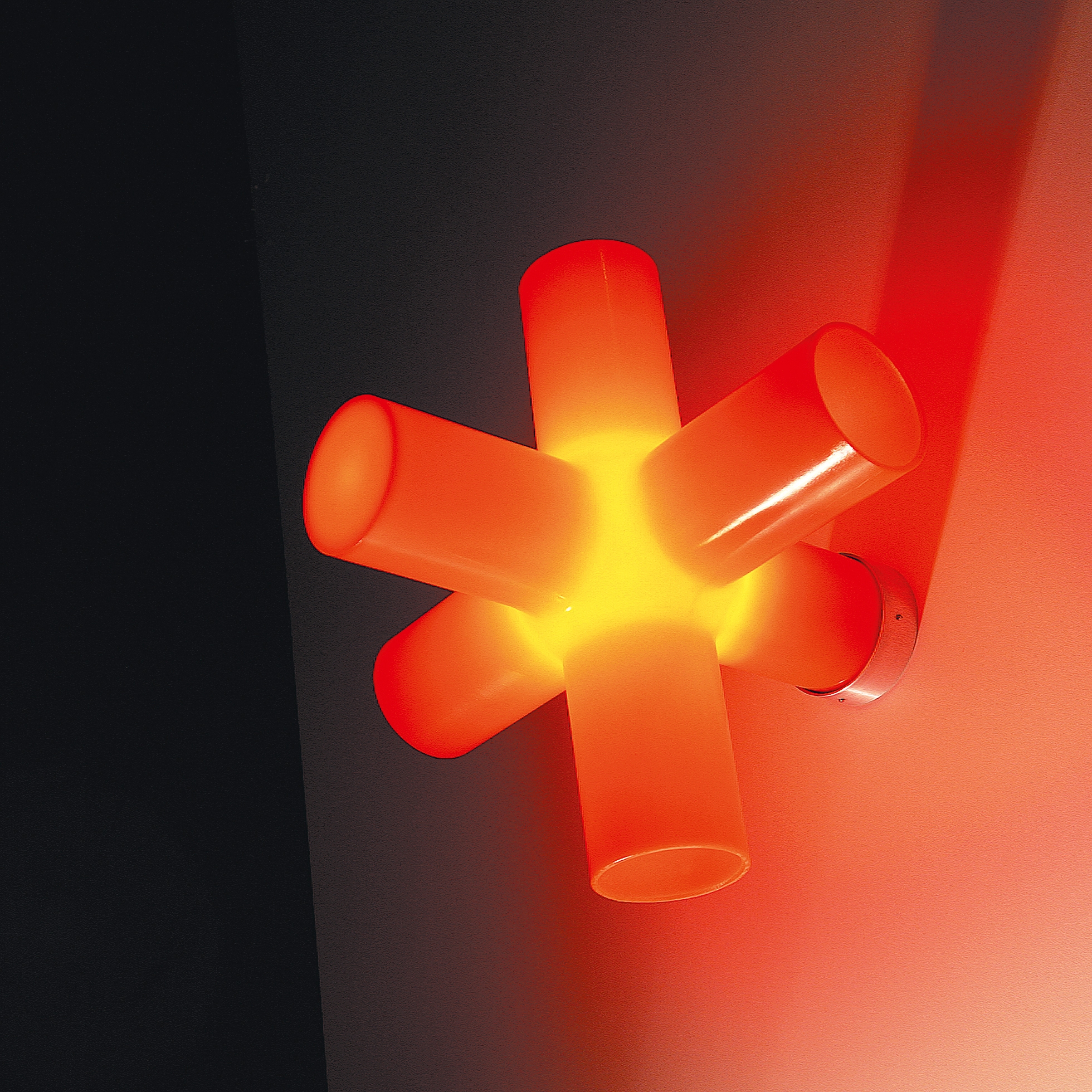 Display product Crosslight Wall from manufacturer Dark at night