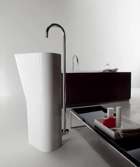 Kos - Lab 01 free standing