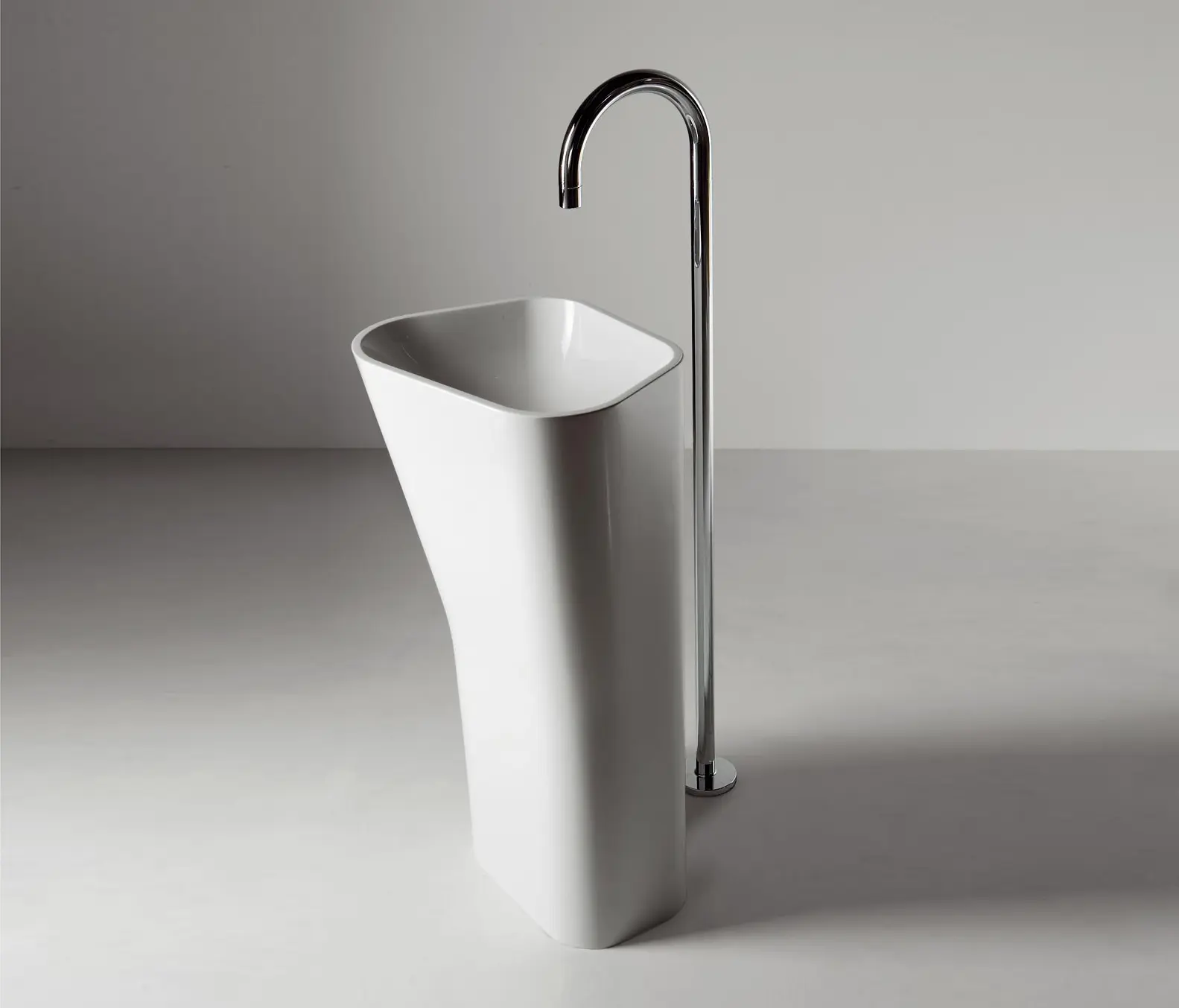 Kos - Lab 01 free standing