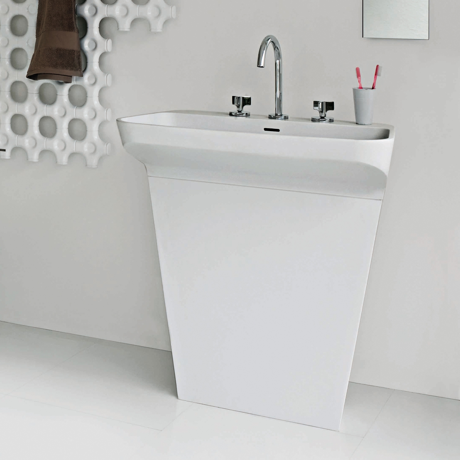 Mostra il prodotto Lab 02 free standing del produttore Kos