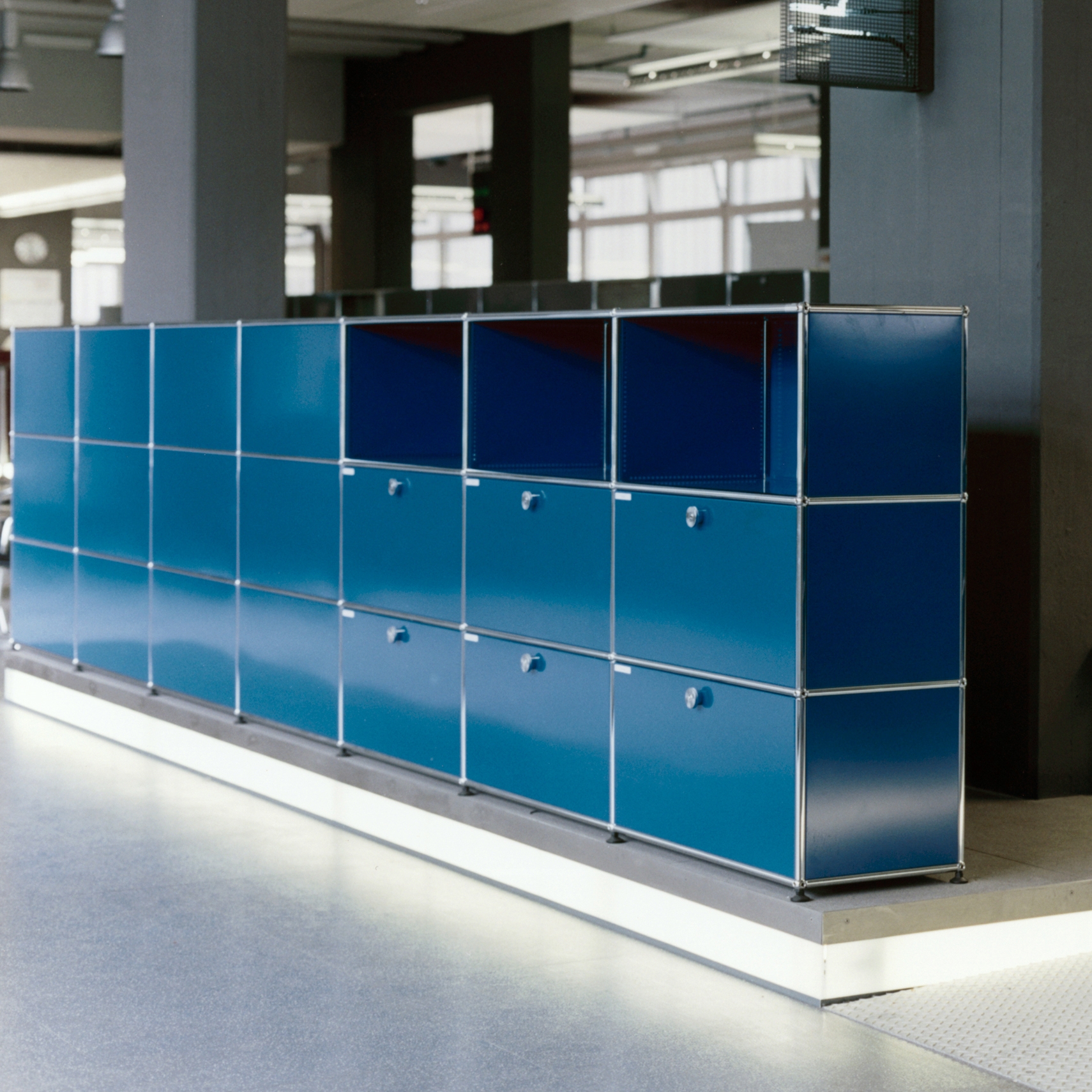 Display product USM Haller Storage | Steel Blue from manufacturer USM