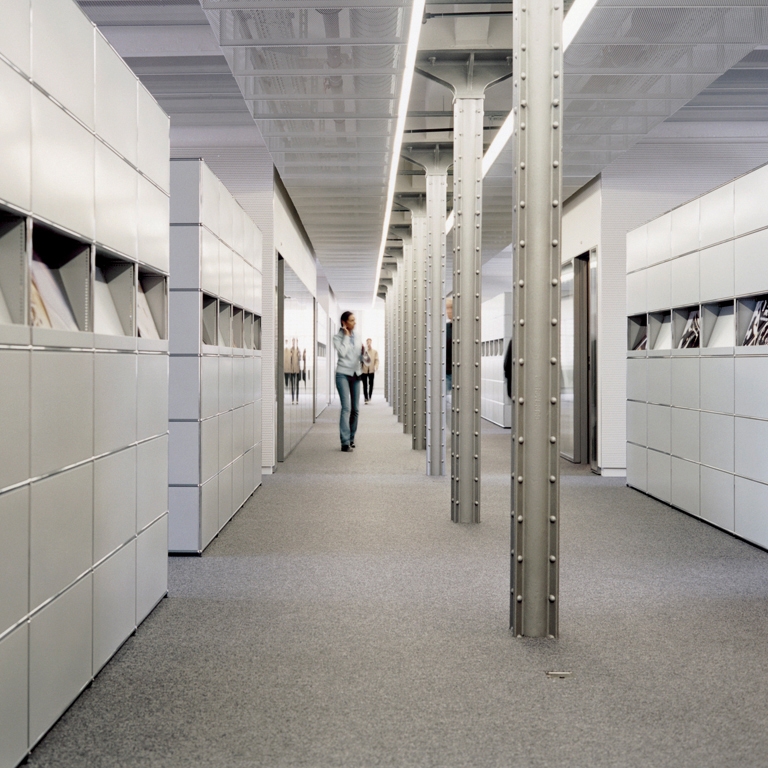 Display product USM Haller Storage | Pure White from manufacturer USM
