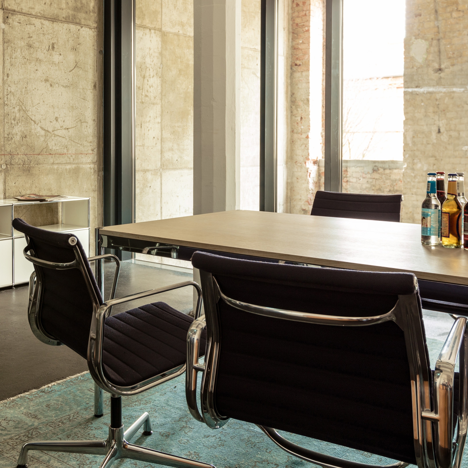 Display product USM Haller Table | White Oak from manufacturer USM