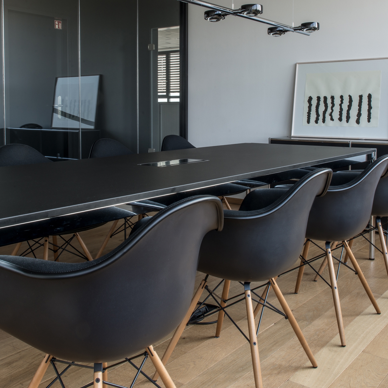 Display product USM Haller Table | Black from manufacturer USM