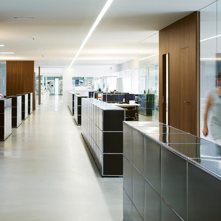 Display product USM Haller Reception Station | Graphite Black from manufacturer USM