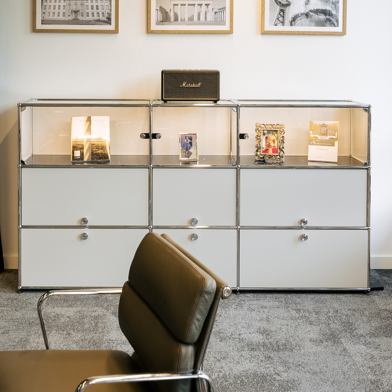 Display product USM Haller Showcase | Pure White from manufacturer USM