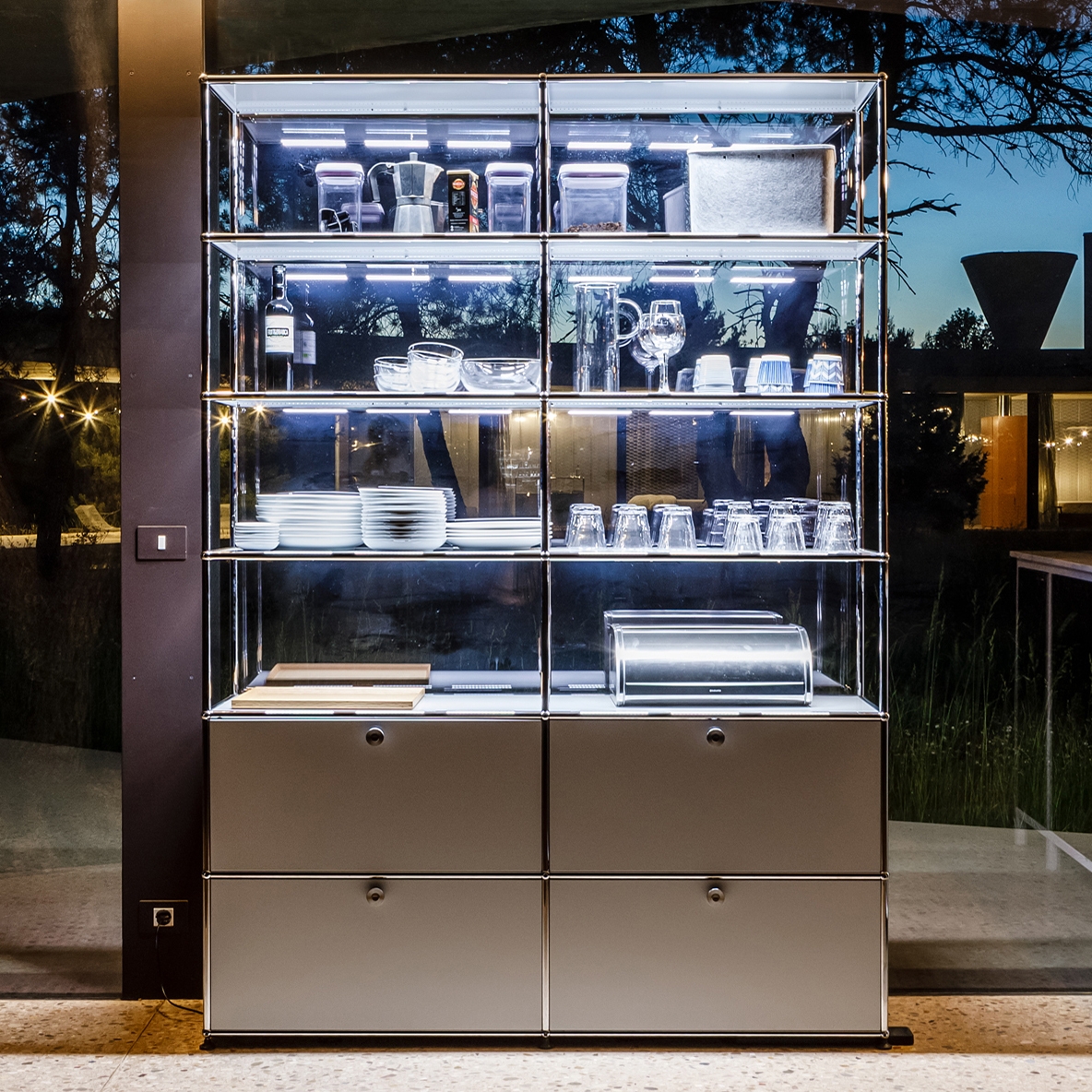 Mostra il prodotto USM Haller Showcase | Light Gray del produttore USM