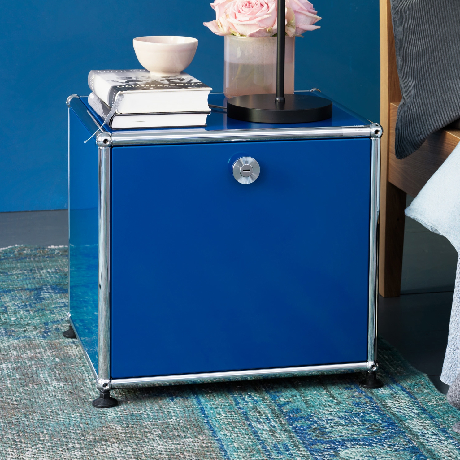Mostra il prodotto USM Haller Nightstand | Gentian Blue del produttore USM