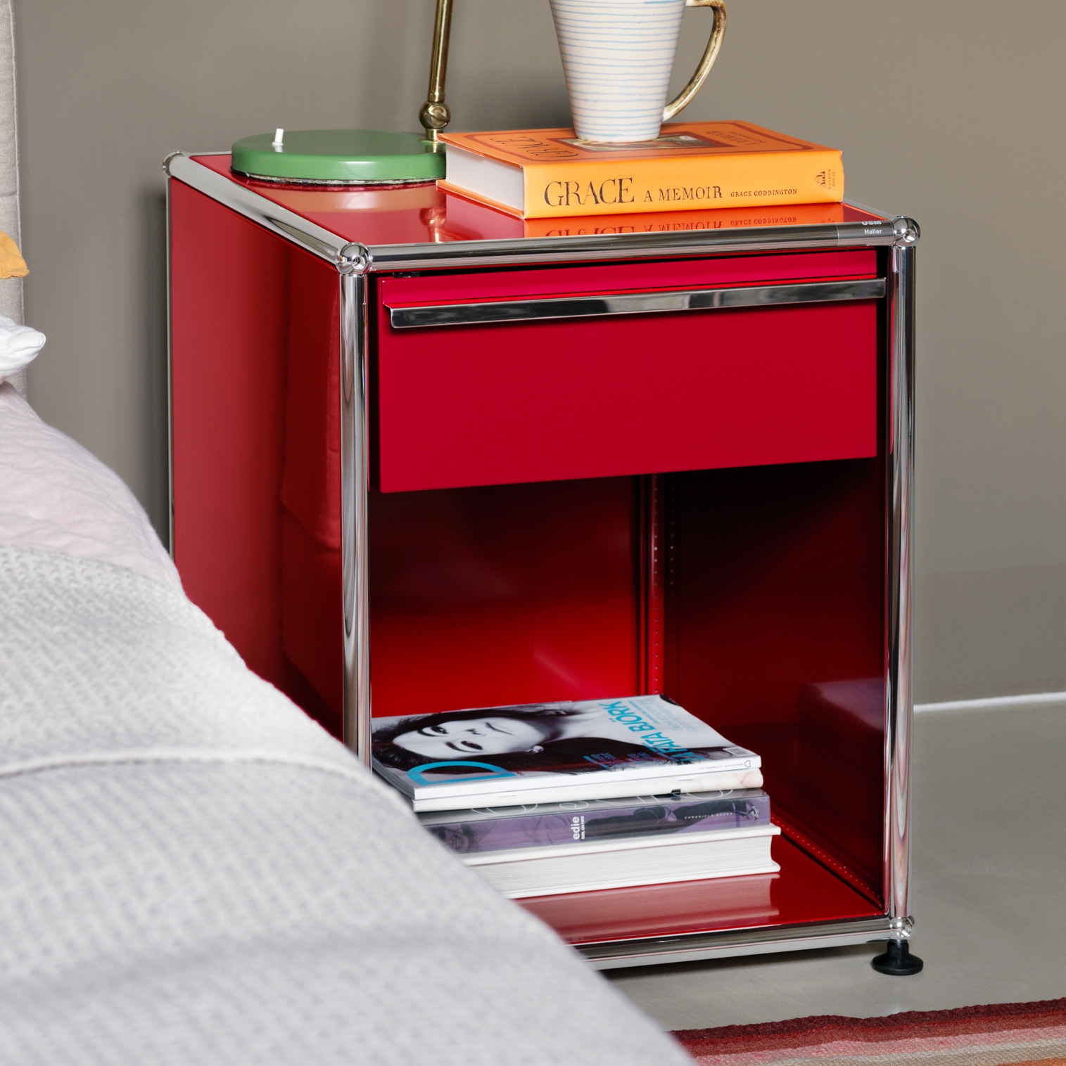Afficher le produit USM Haller Nightstand | USM Ruby Red du fabricant USM