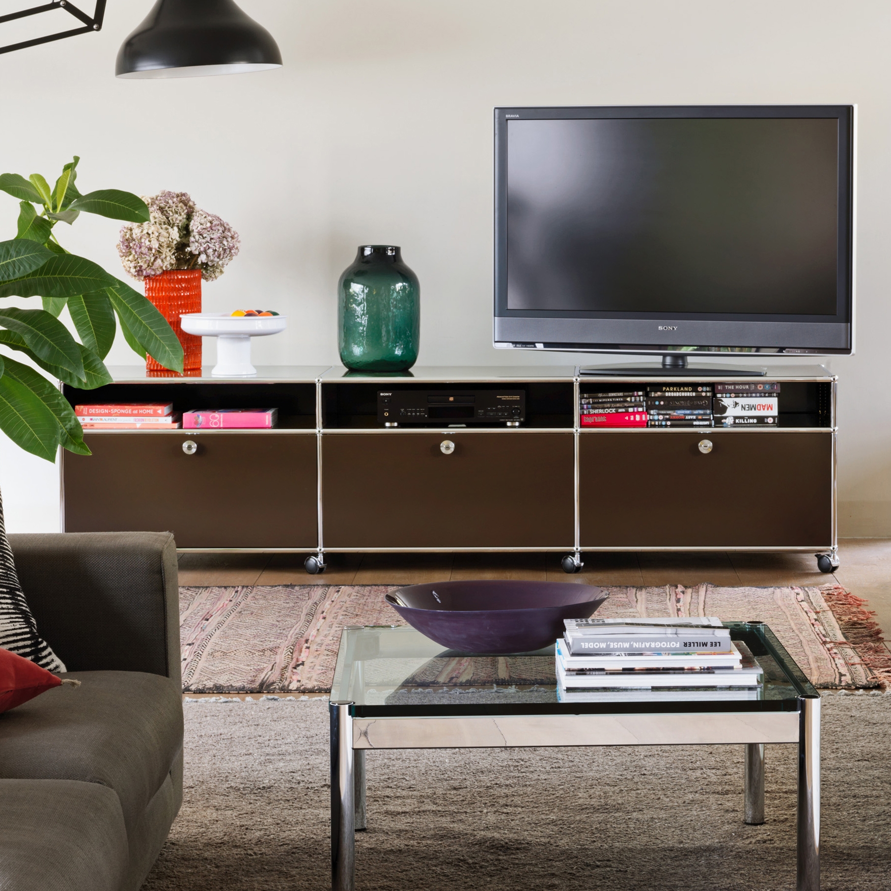 Display product USM Haller Media | USM Brown from manufacturer USM