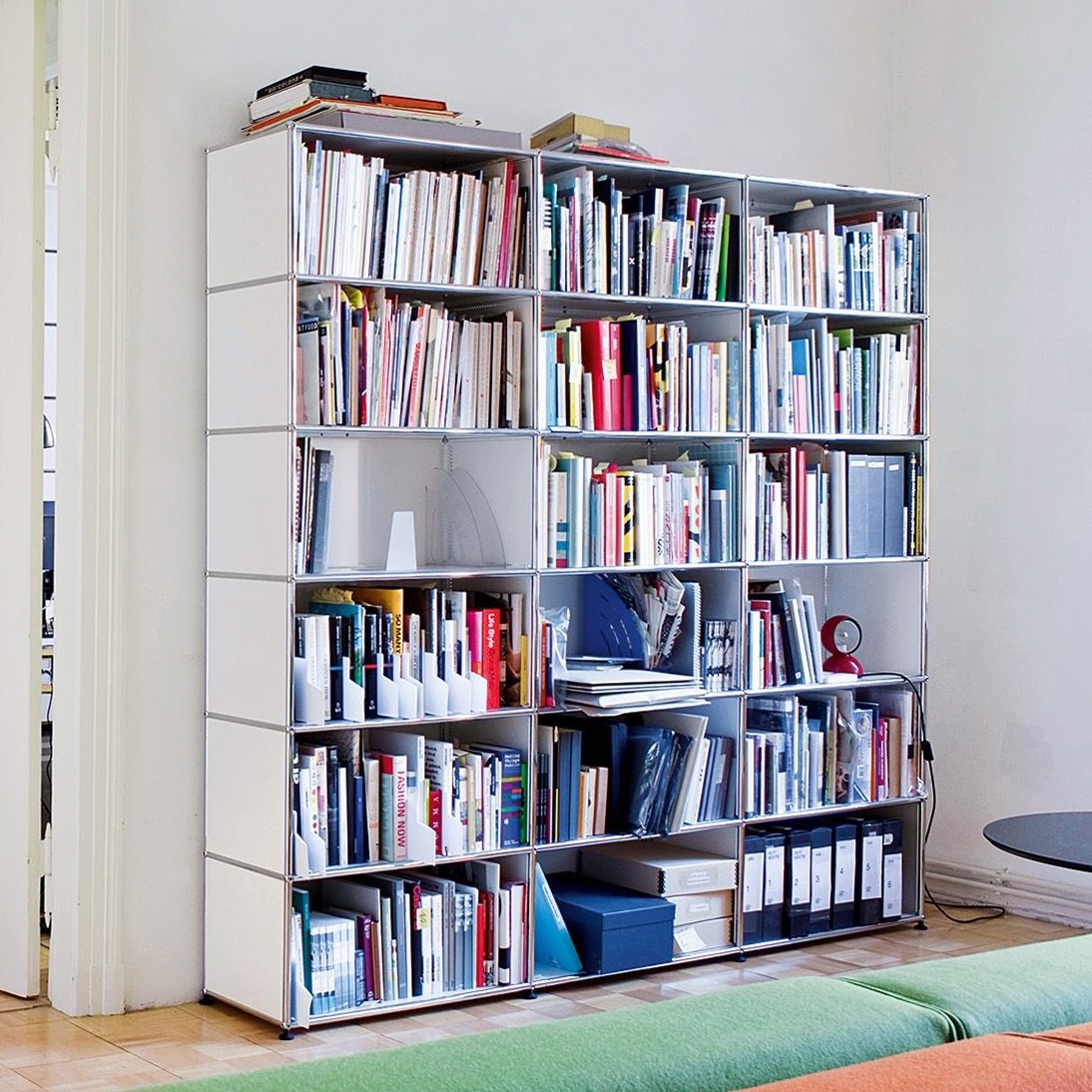 Display product USM Haller Shelving | Pure White from manufacturer USM