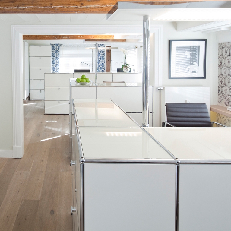 Display product USM Haller Storage | Pure White from manufacturer USM
