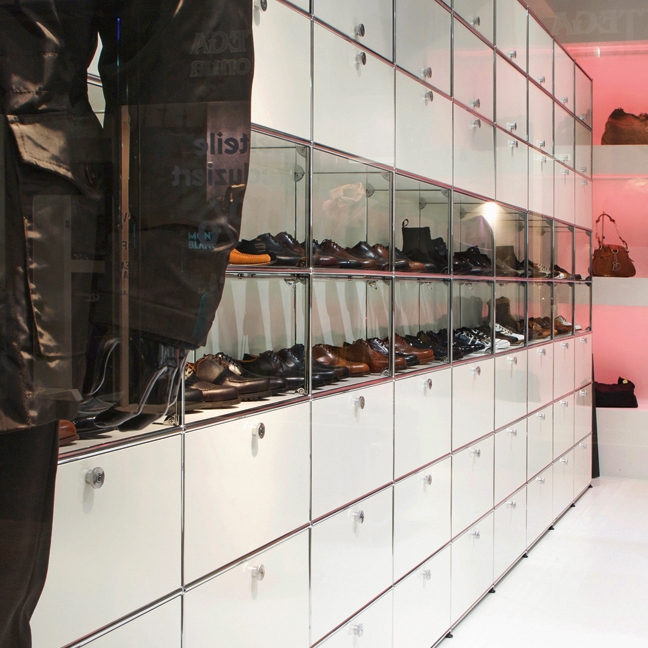 Display product USM Haller Storage | Pure White from manufacturer USM