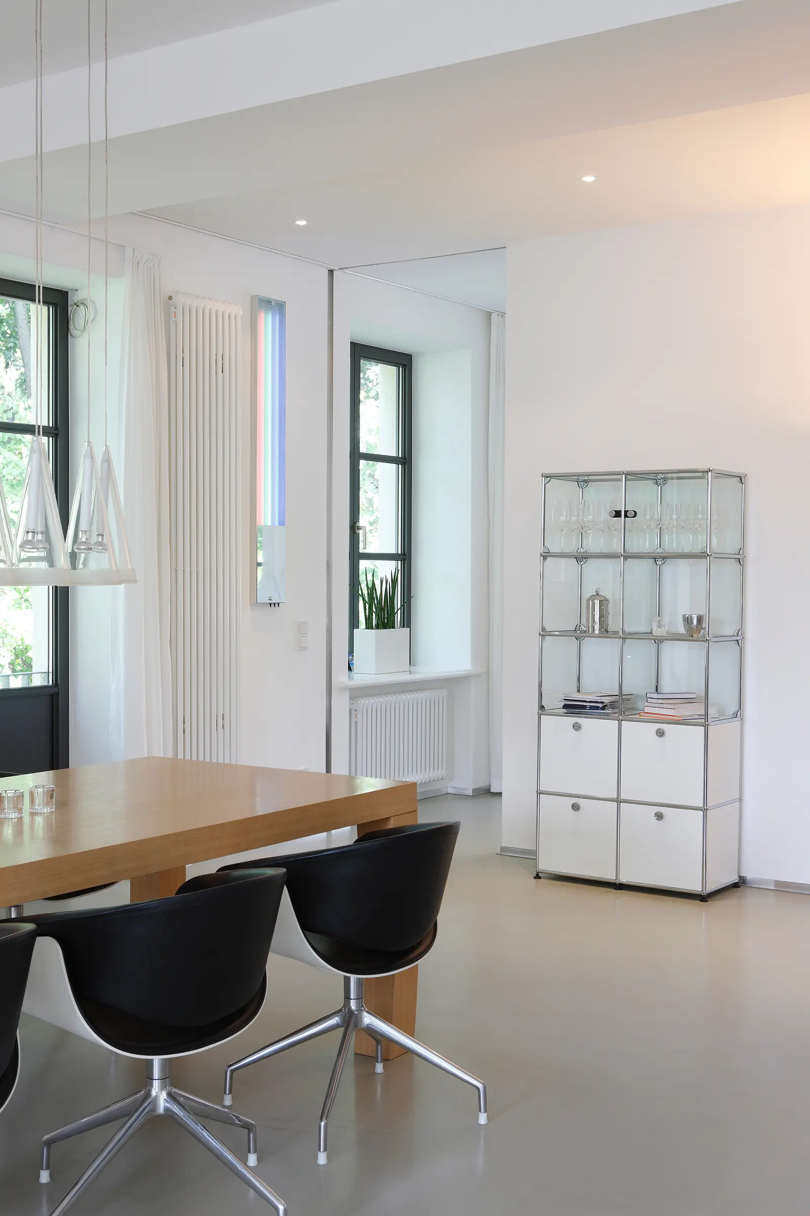 USM HALLER SHOWCASE | PURE WHITE - Display cabinets from USM