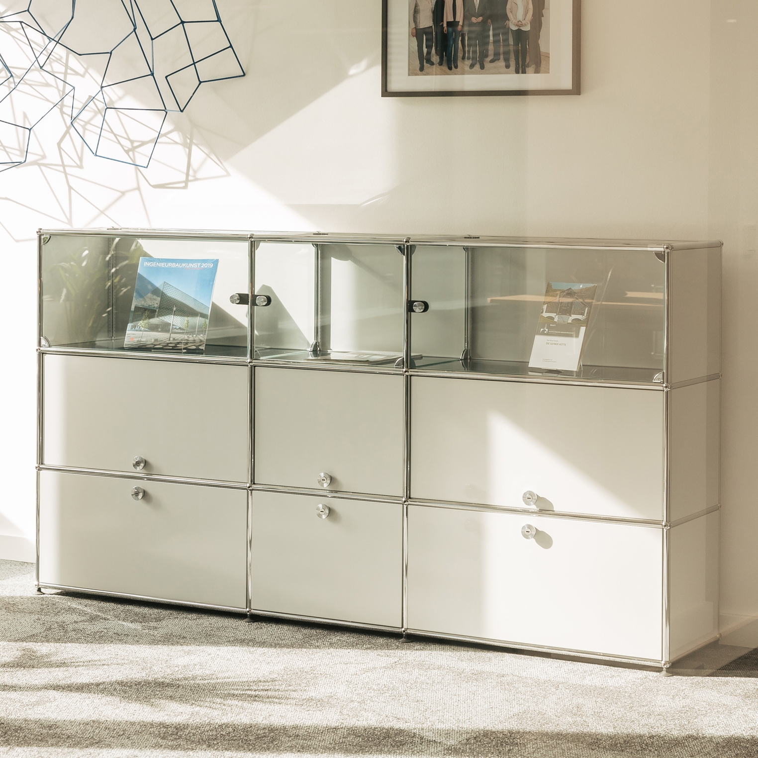 Display product USM Haller Showcase | Pure White from manufacturer USM
