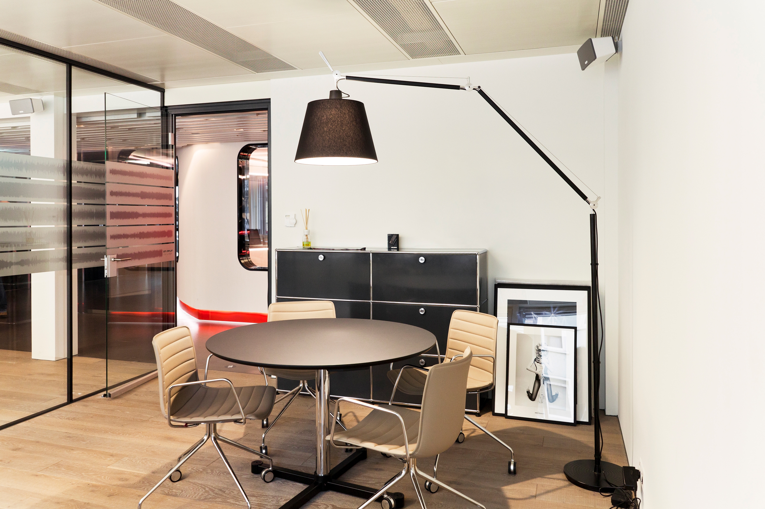 Mostrar el producto USM Haller Credenza | Graphite Black del fabricante USM