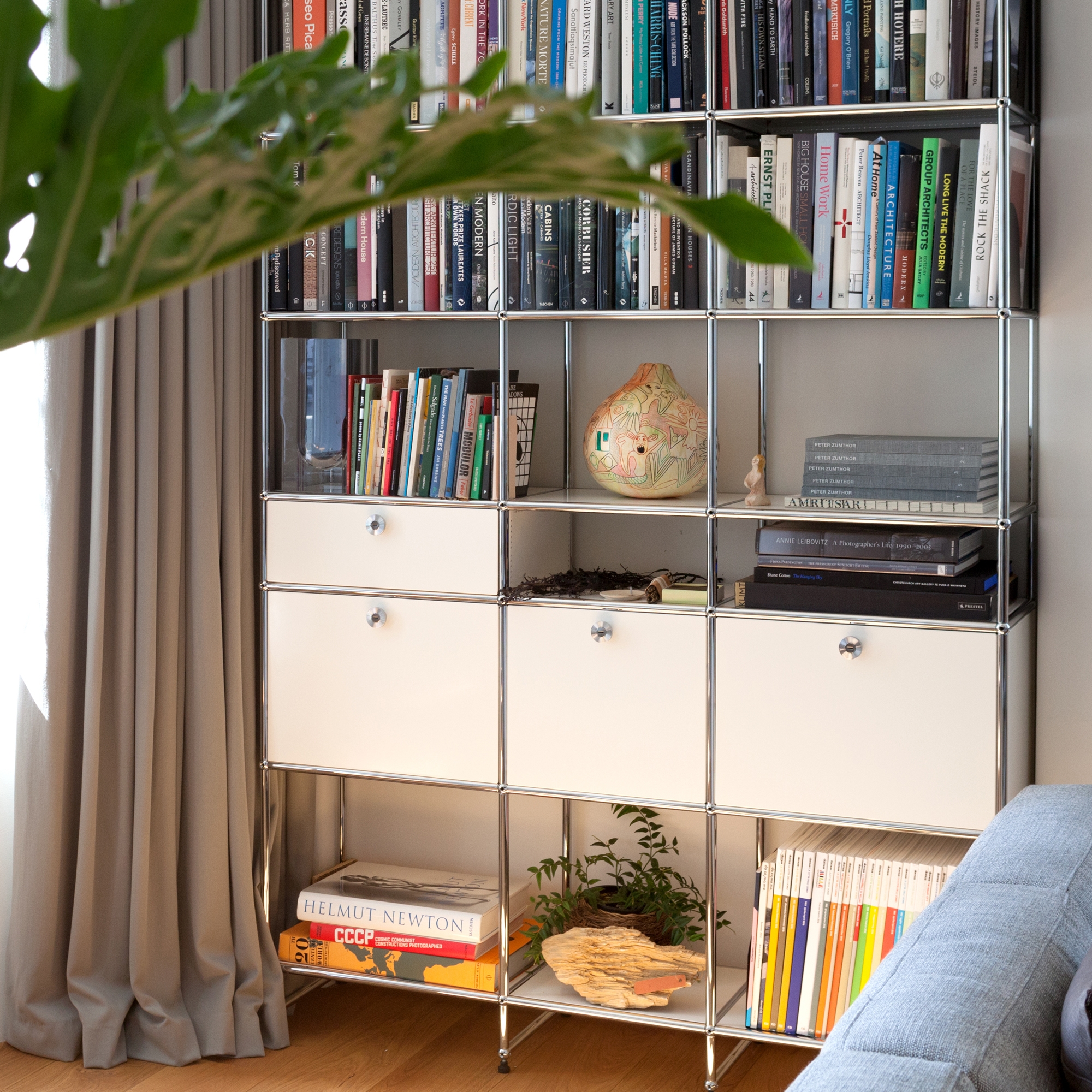 Display product USM Haller Storage | Pure White from manufacturer USM