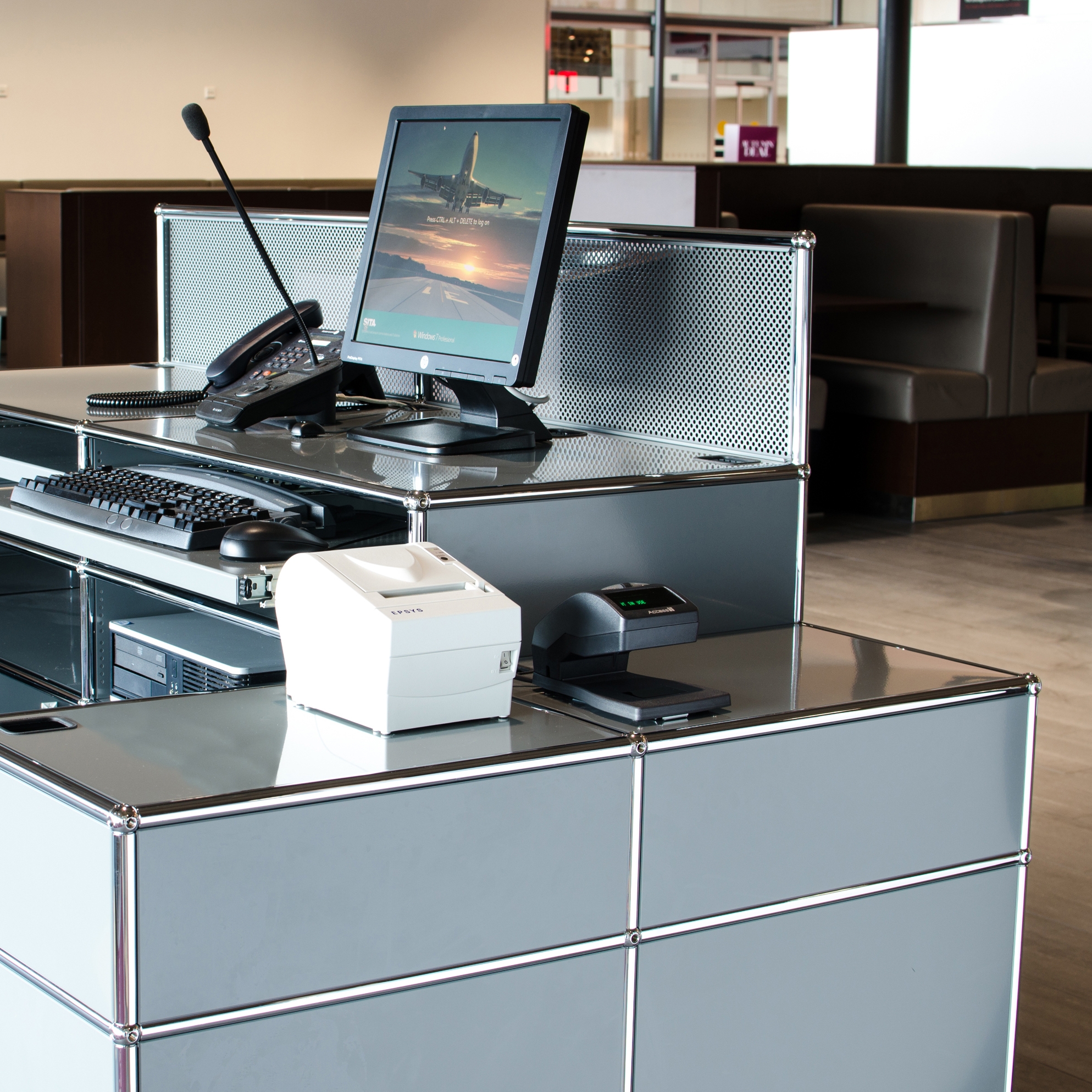 Afficher le produit USM Haller Reception station | Light Gray du fabricant USM
