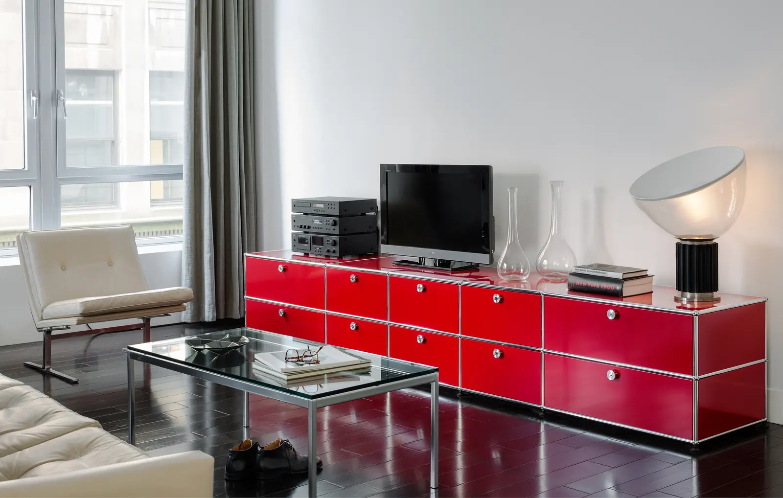 USM Haller ハラ－ D500 メタルボックス 色：ルビーレッド（１） USM HALLER MEDIA | USM RUBY RED - Sideboards from USM | Architonic