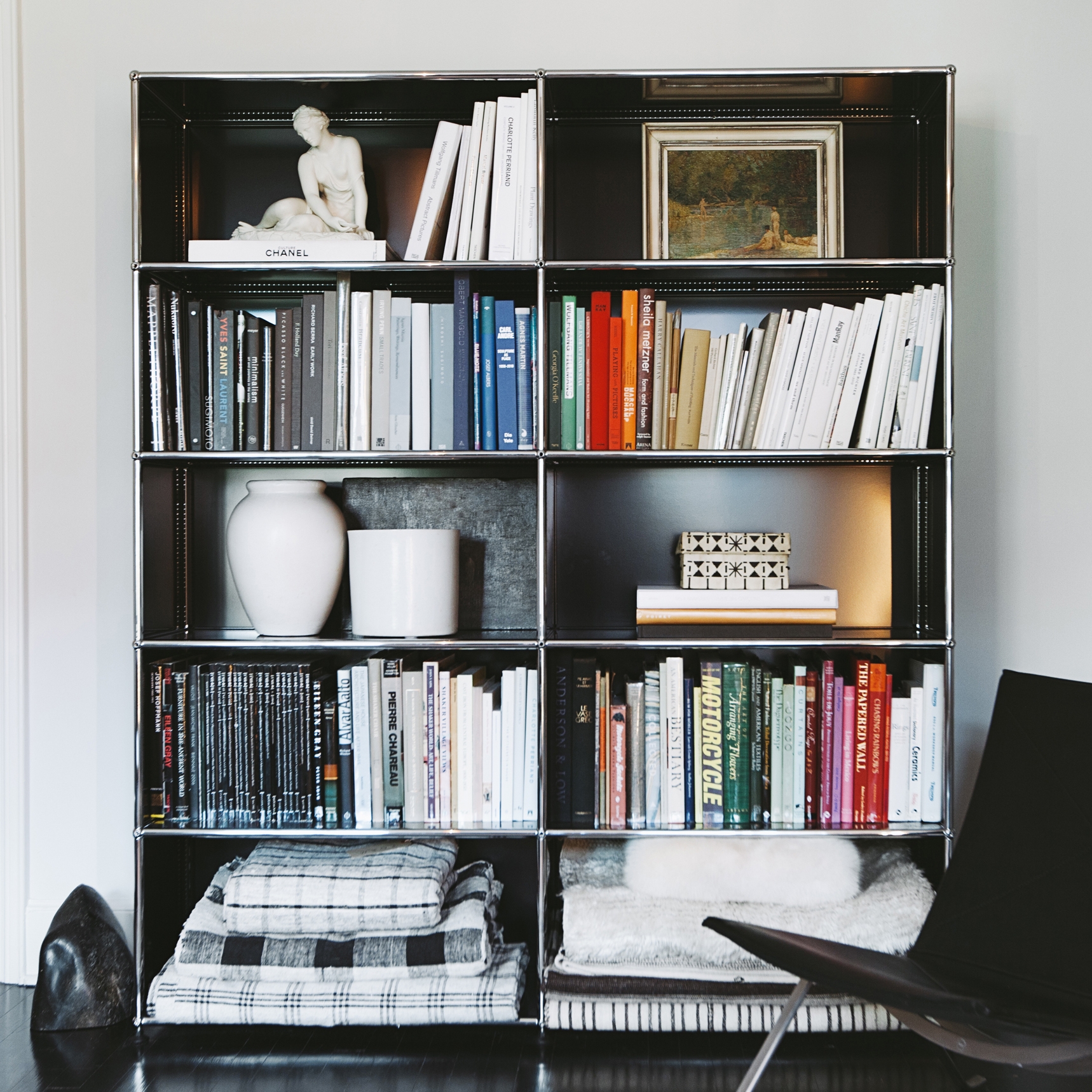 Display product USM Haller Shelving | Graphite Black from manufacturer USM