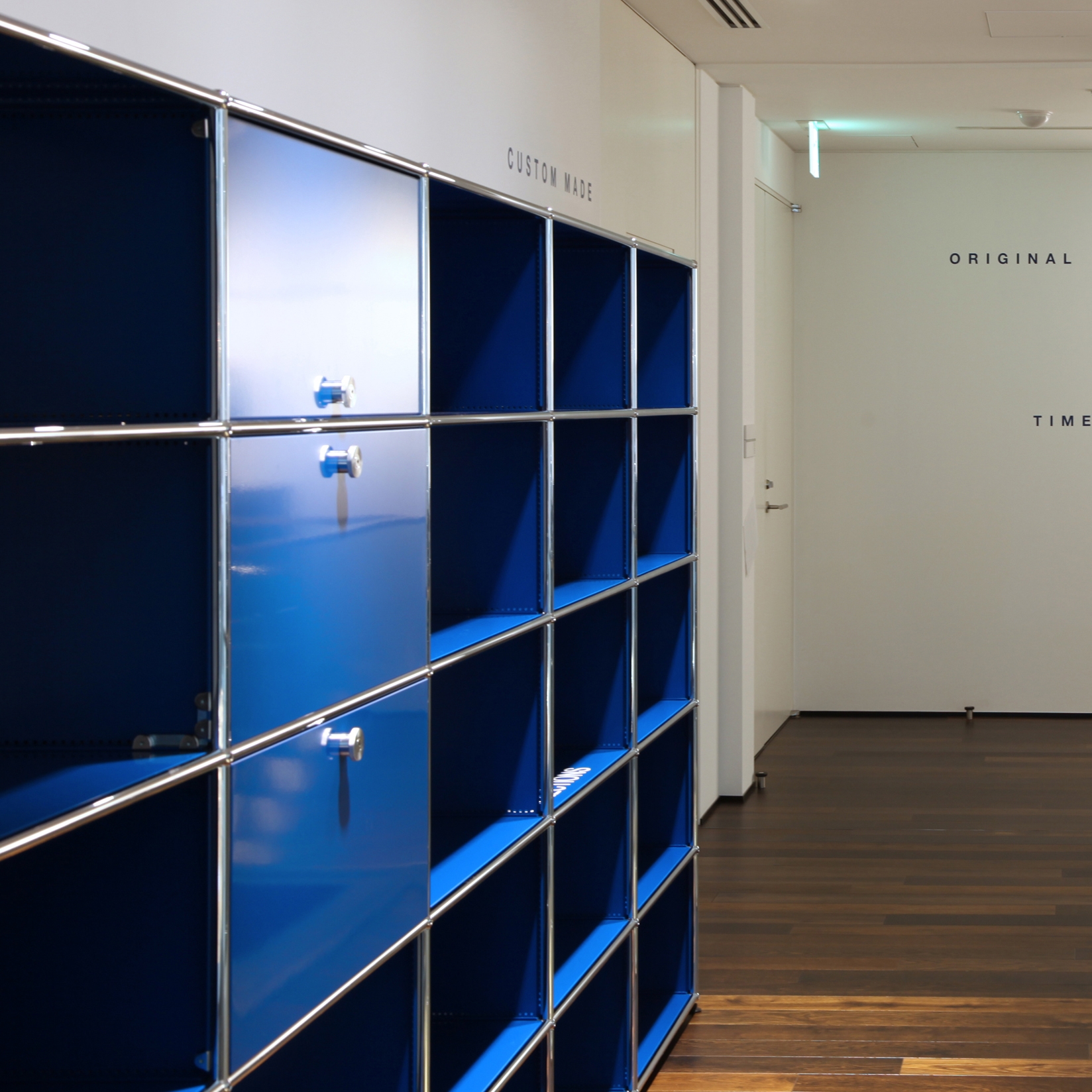 Display product USM Haller Shelving | Gentian Blue, Golden Yellow from manufacturer USM