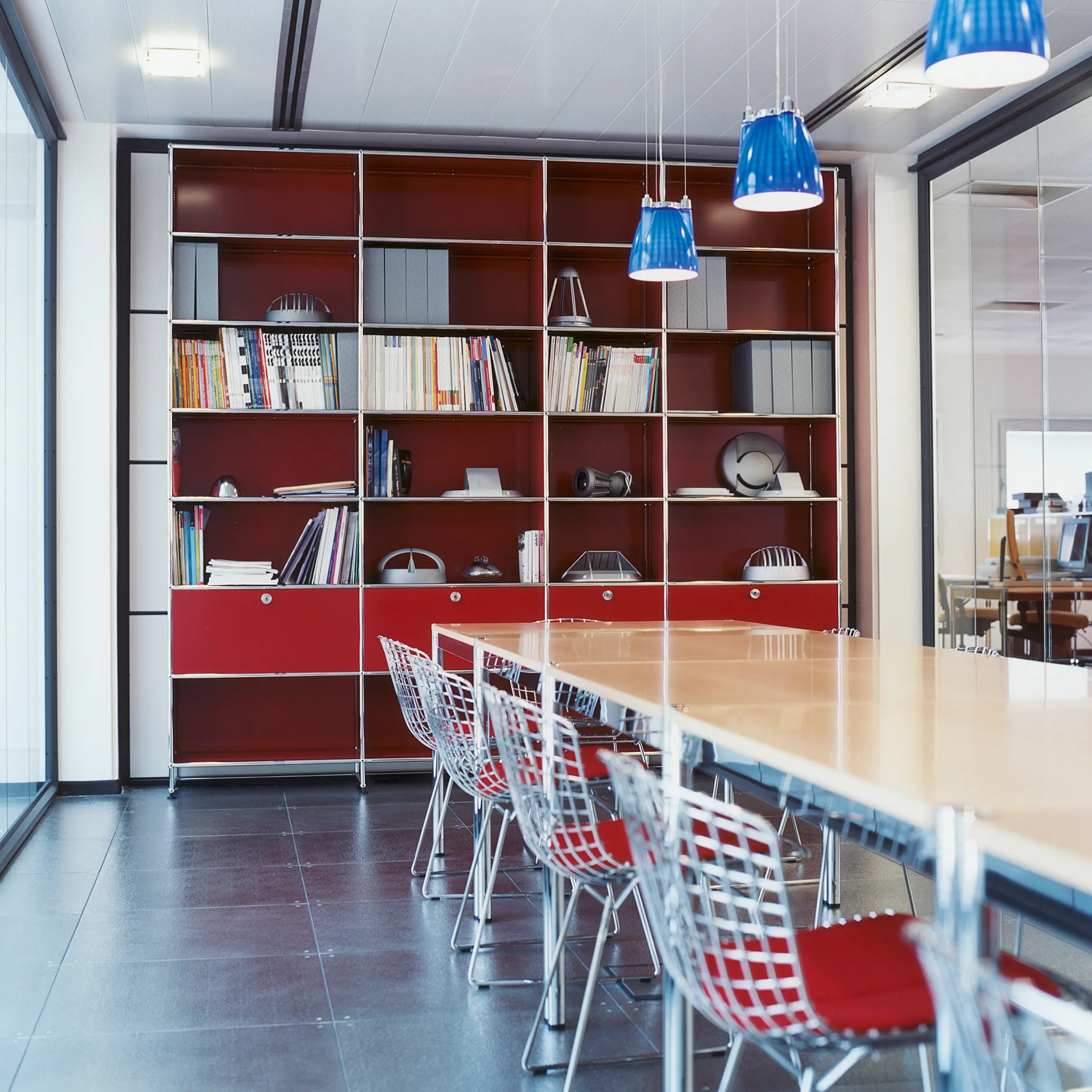 USM - USM Haller Shelving | USM Ruby Red