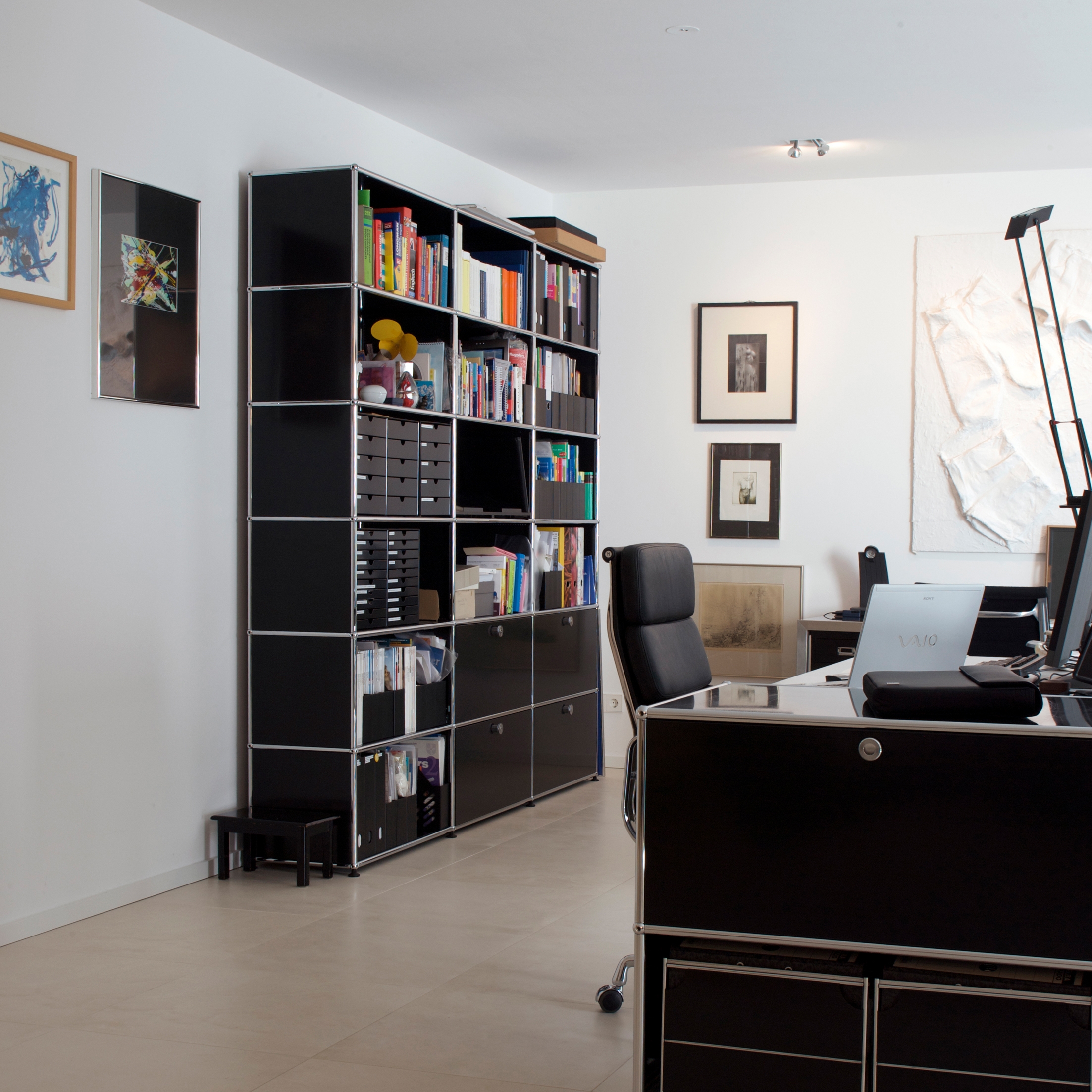 Display product USM Haller Shelving | Graphite Black from manufacturer USM