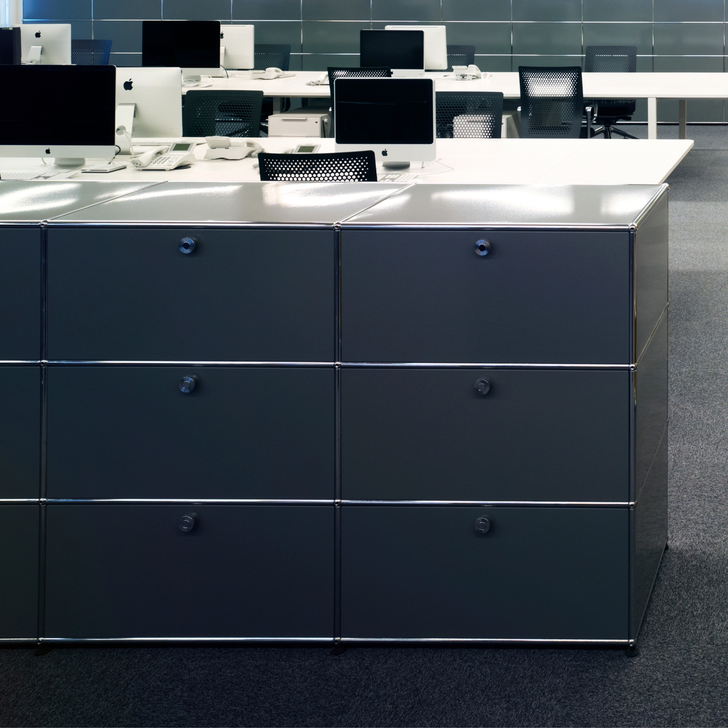 Display product USM Haller Storage | Mid-gray, Golden Yellow from manufacturer USM