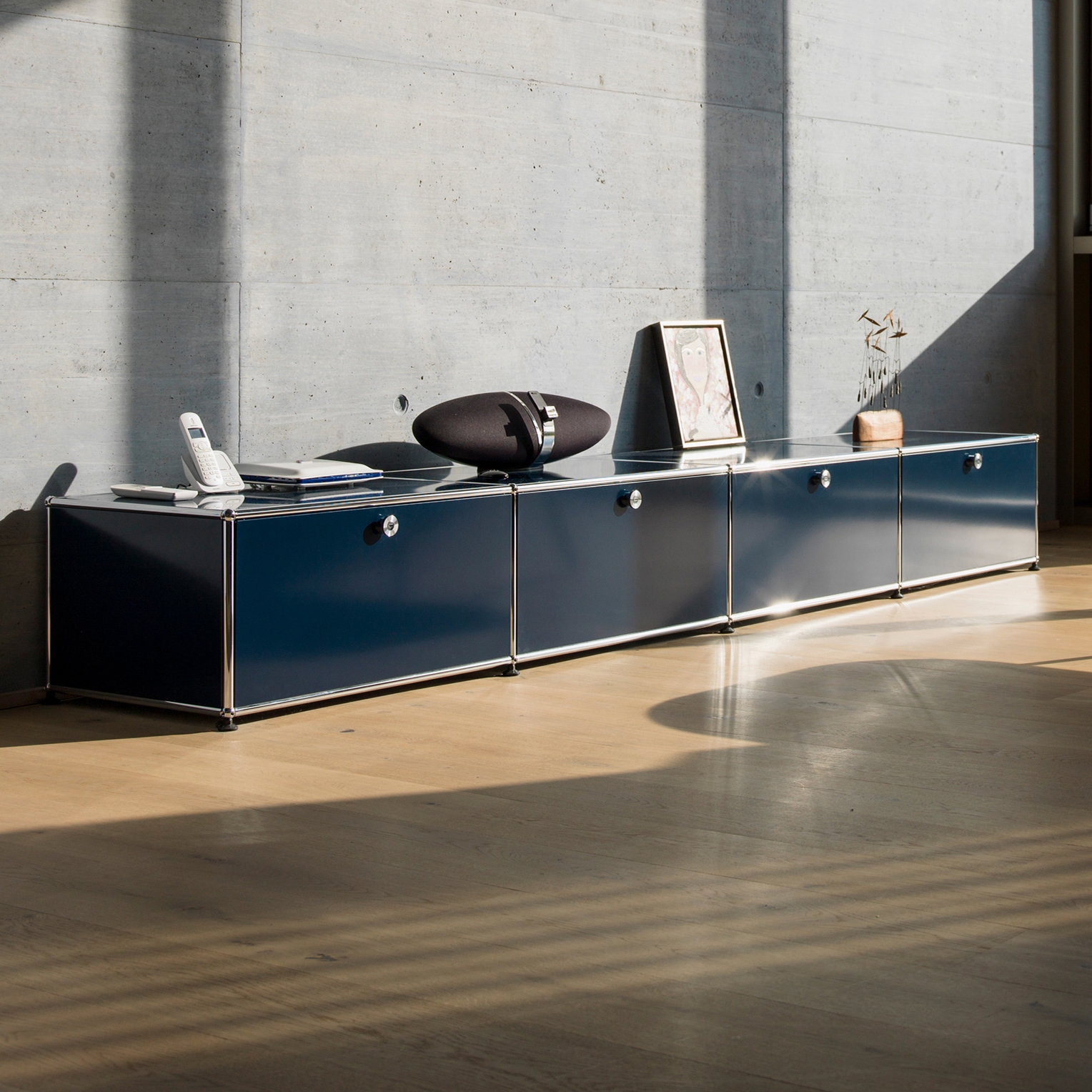 Mostra il prodotto USM Haller Sideboard | Steel Blue del produttore USM