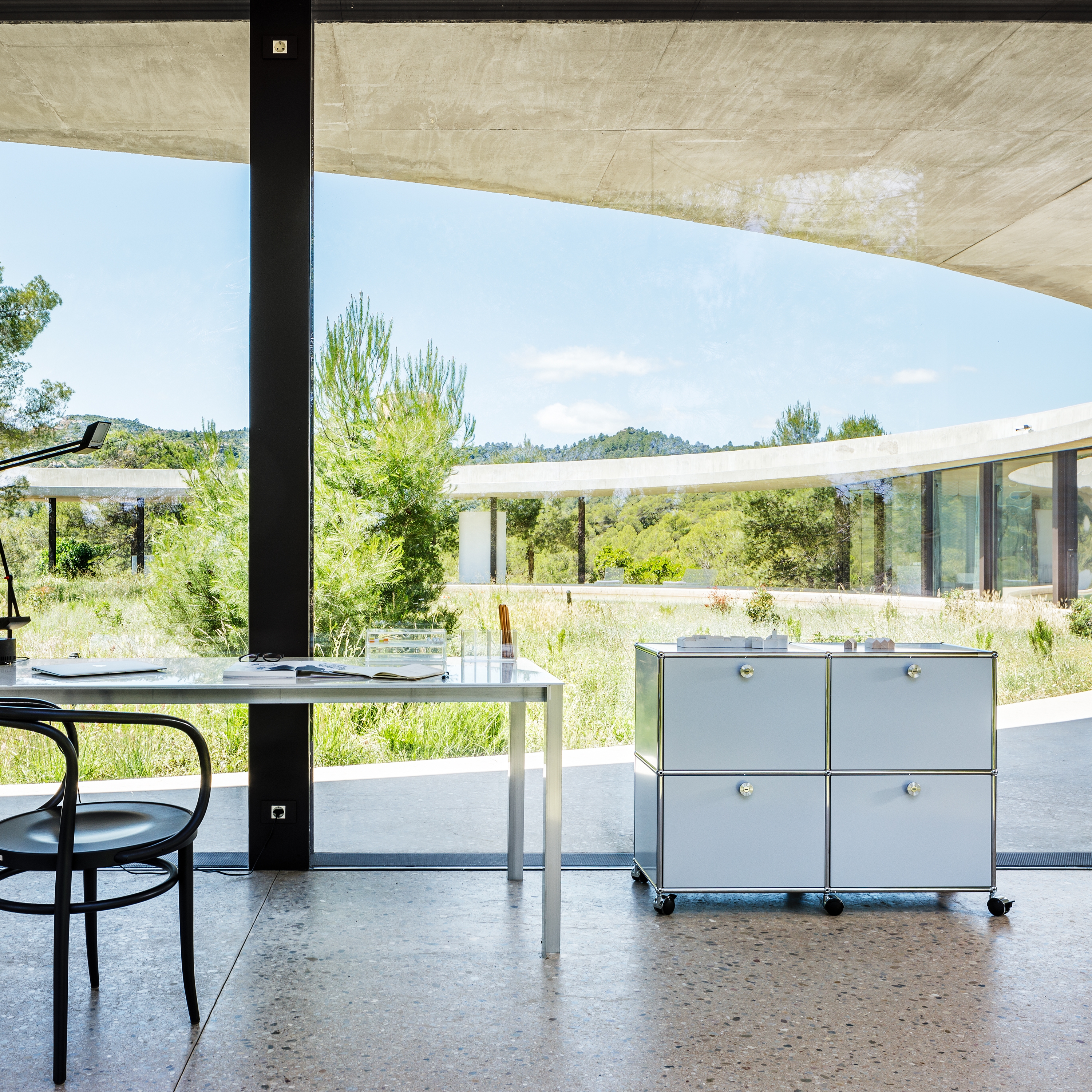 Display product USM Haller Storage | Pure White from manufacturer USM