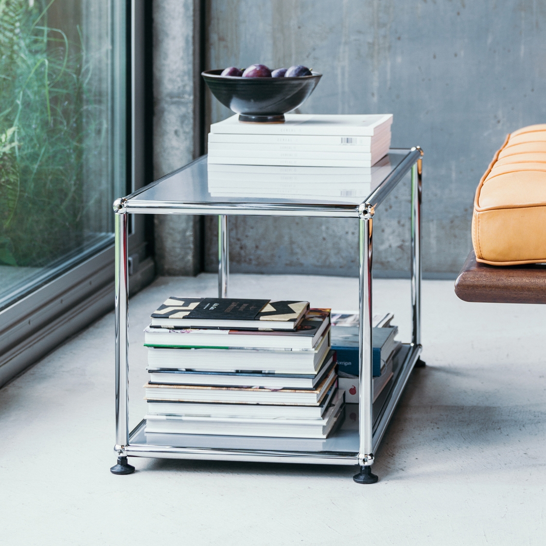 Display product USM Haller Sidetable | Mid-gray from manufacturer USM